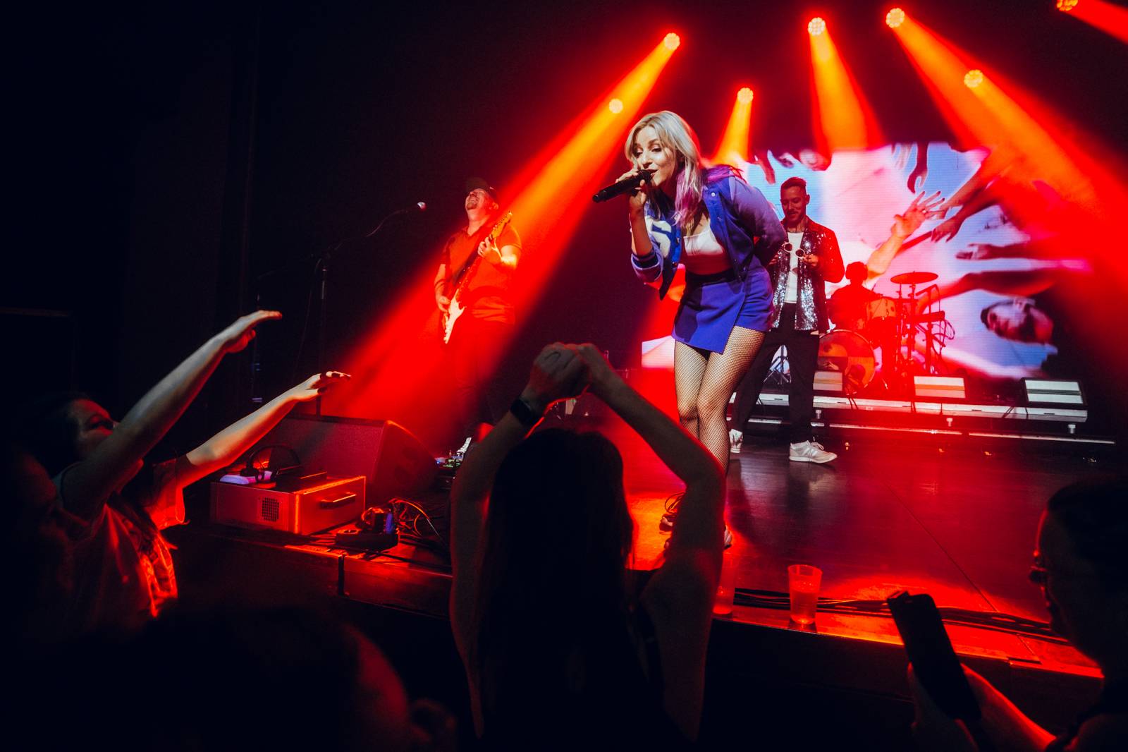 Skyline rozzářili předvánočním mejdanem Palác Akropolis, MC Jacob létal metry vysoko