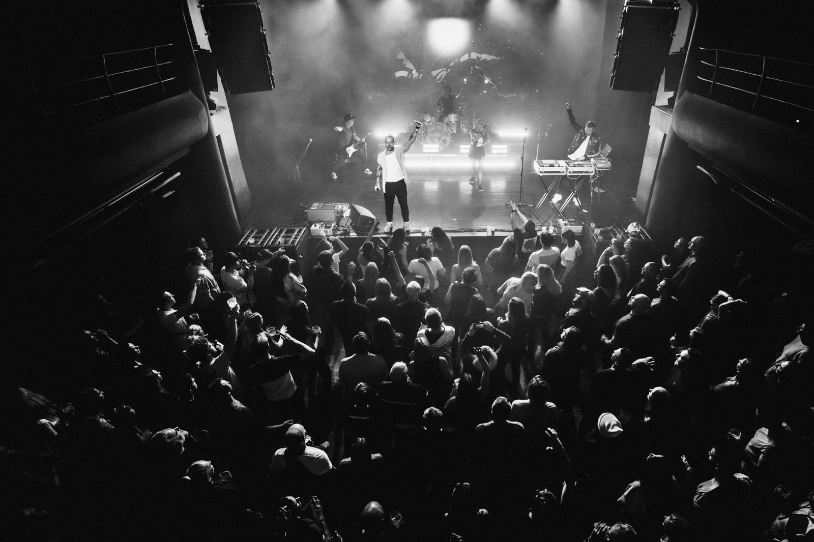 Skyline rozzářili předvánočním mejdanem Palác Akropolis, MC Jacob létal metry vysoko