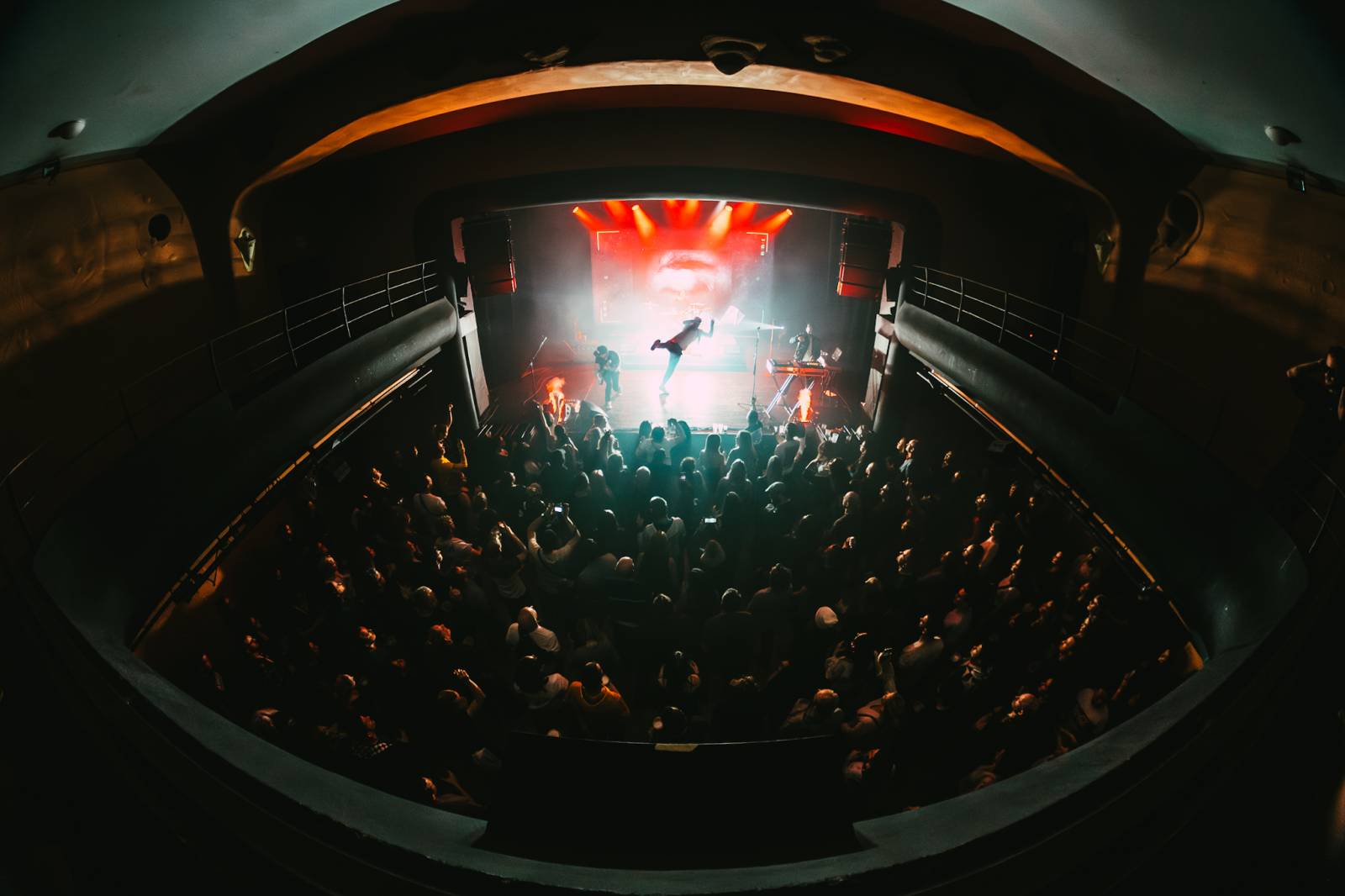 Skyline rozzářili předvánočním mejdanem Palác Akropolis, MC Jacob létal metry vysoko
