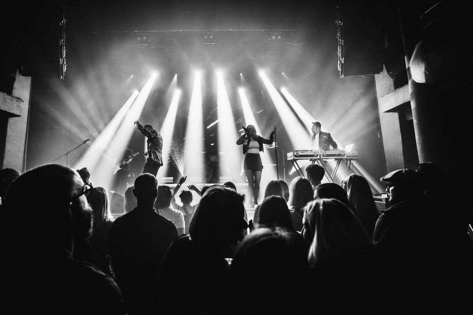 Skyline rozzářili předvánočním mejdanem Palác Akropolis, MC Jacob létal metry vysoko