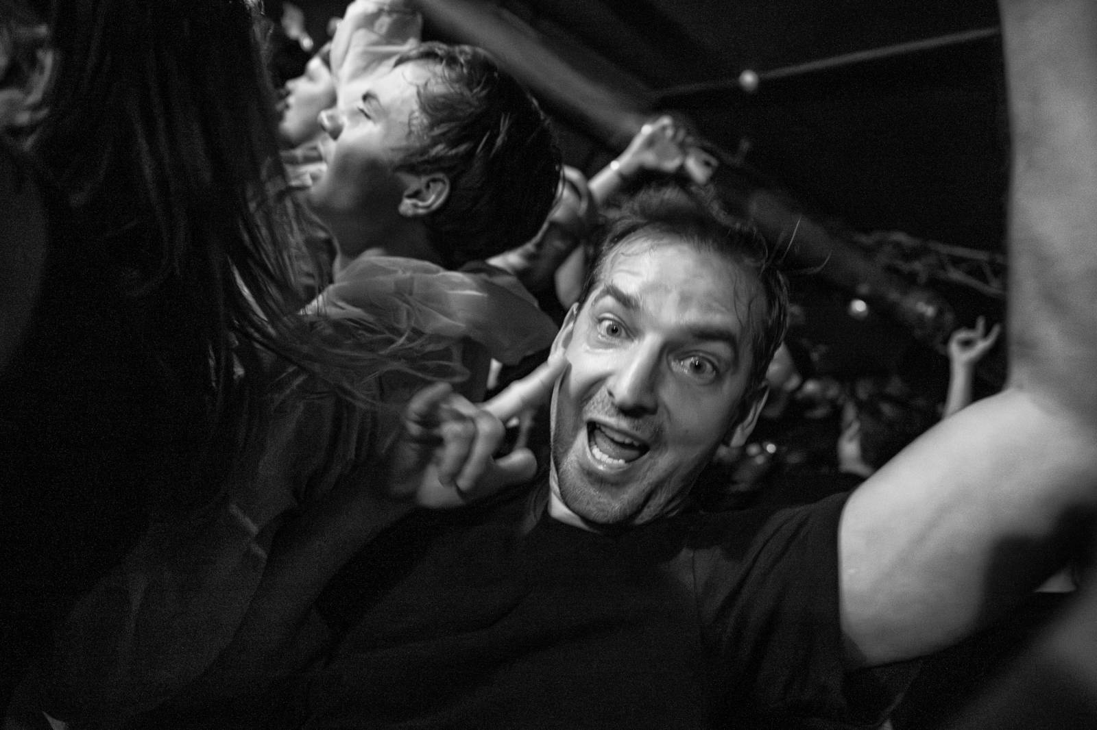 Hrození záchodovými štětkami i házení toaletním papírem. Takový byl Gutafest v Rock Café