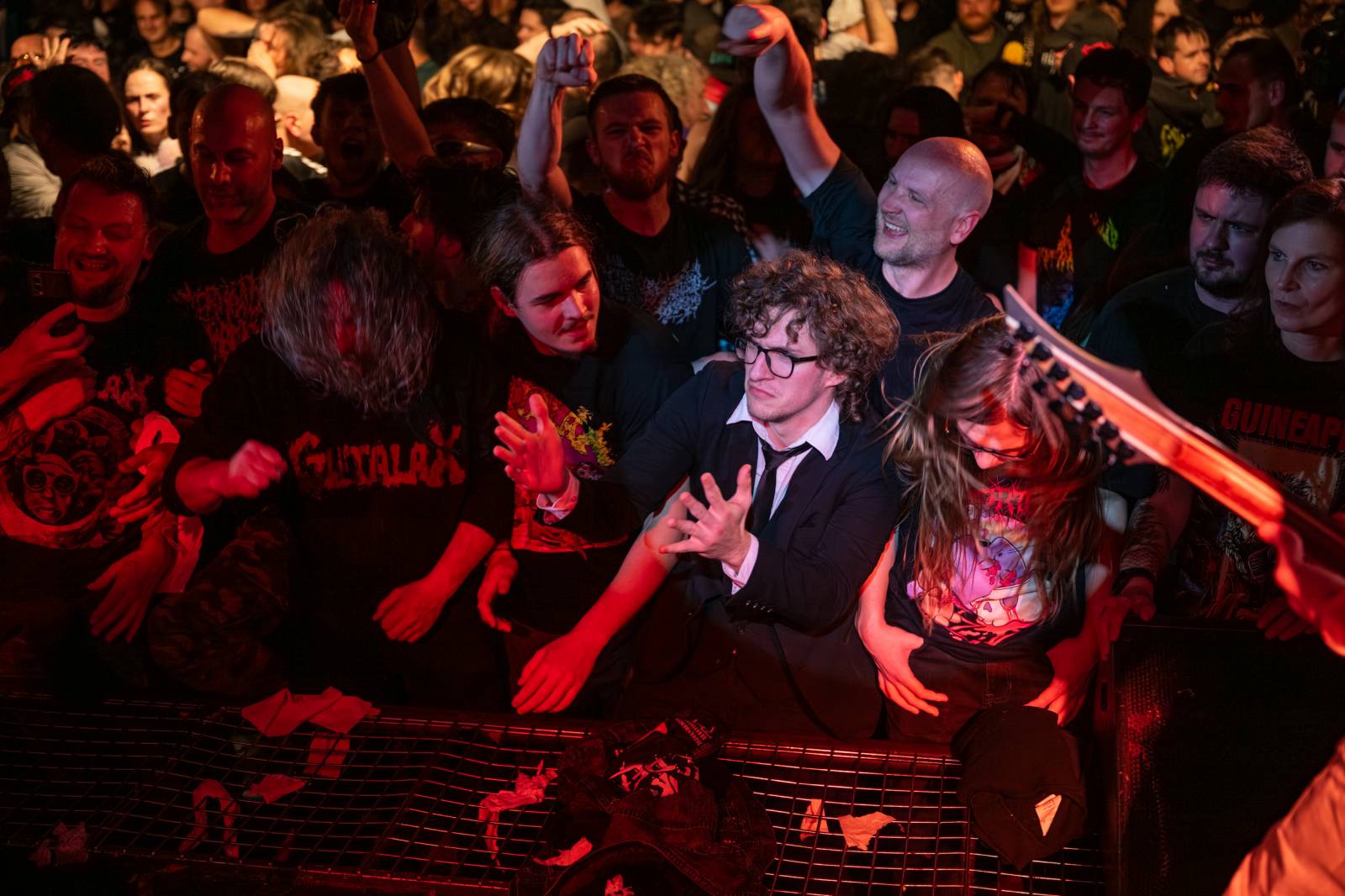 Hrození záchodovými štětkami i házení toaletním papírem. Takový byl Gutafest v Rock Café