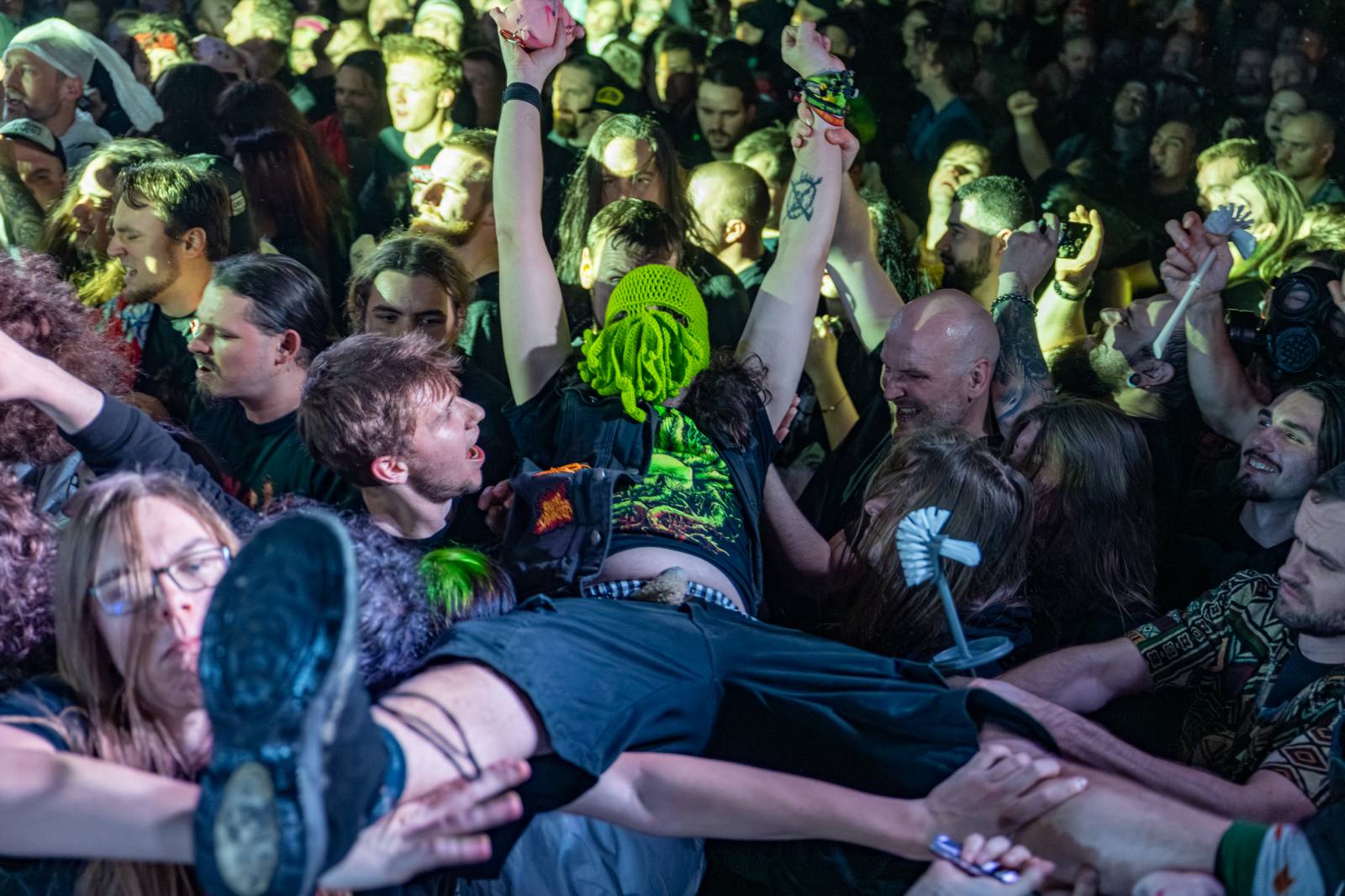 Hrození záchodovými štětkami i házení toaletním papírem. Takový byl Gutafest v Rock Café