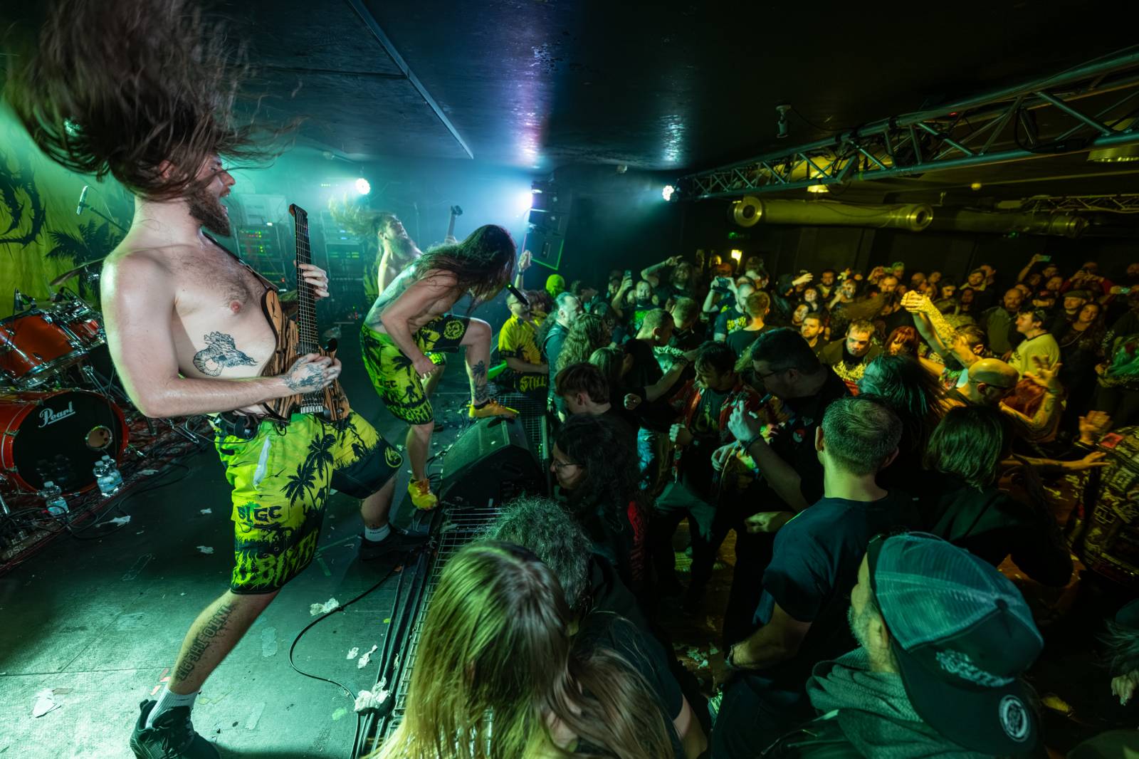 Hrození záchodovými štětkami i házení toaletním papírem. Takový byl Gutafest v Rock Café
