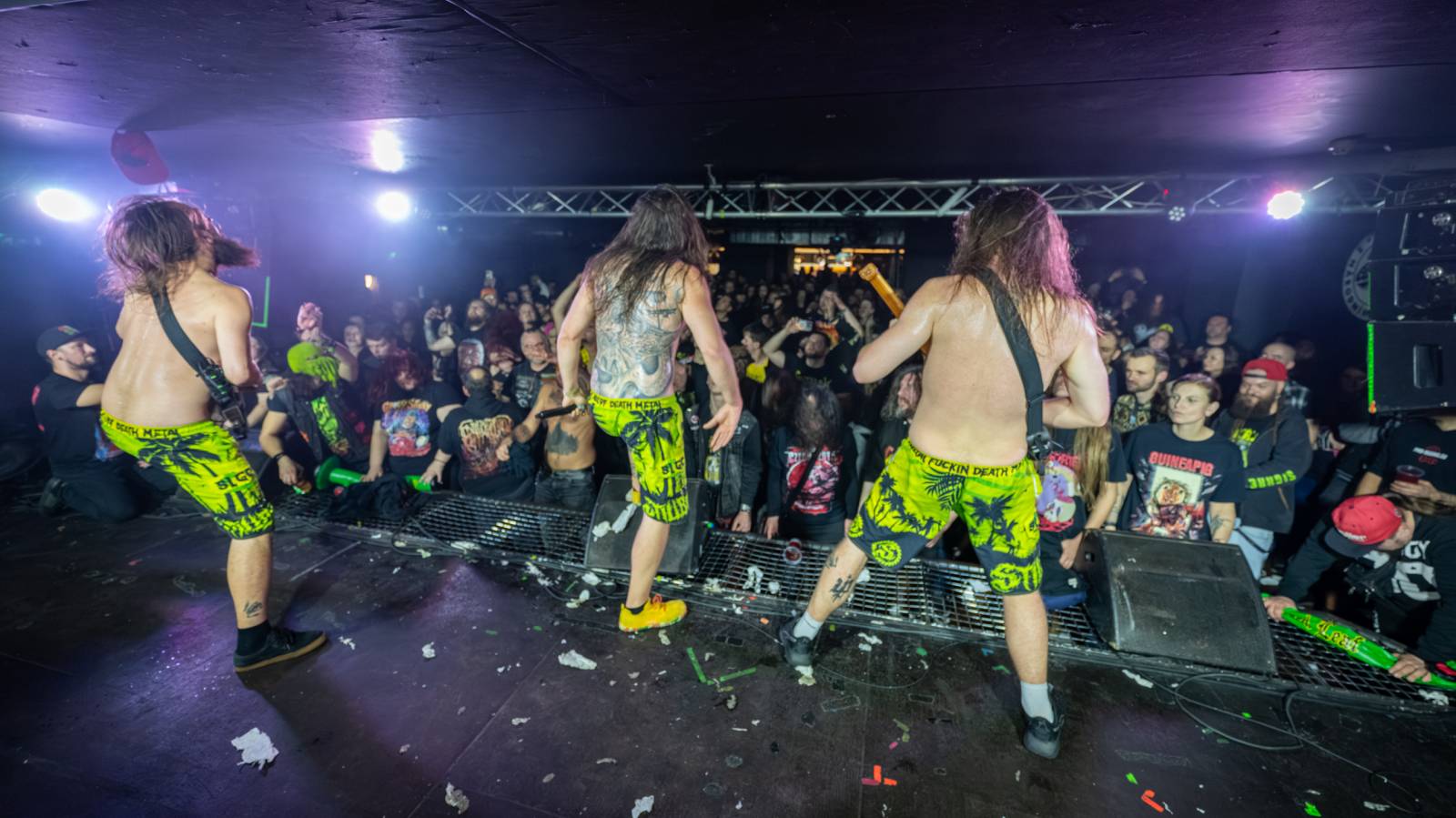 Hrození záchodovými štětkami i házení toaletním papírem. Takový byl Gutafest v Rock Café