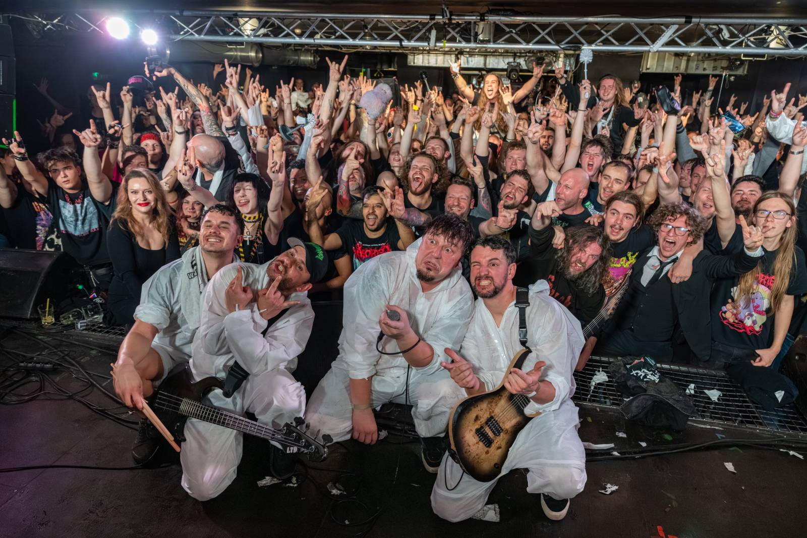 Hrození záchodovými štětkami i házení toaletním papírem. Takový byl Gutafest v Rock Café