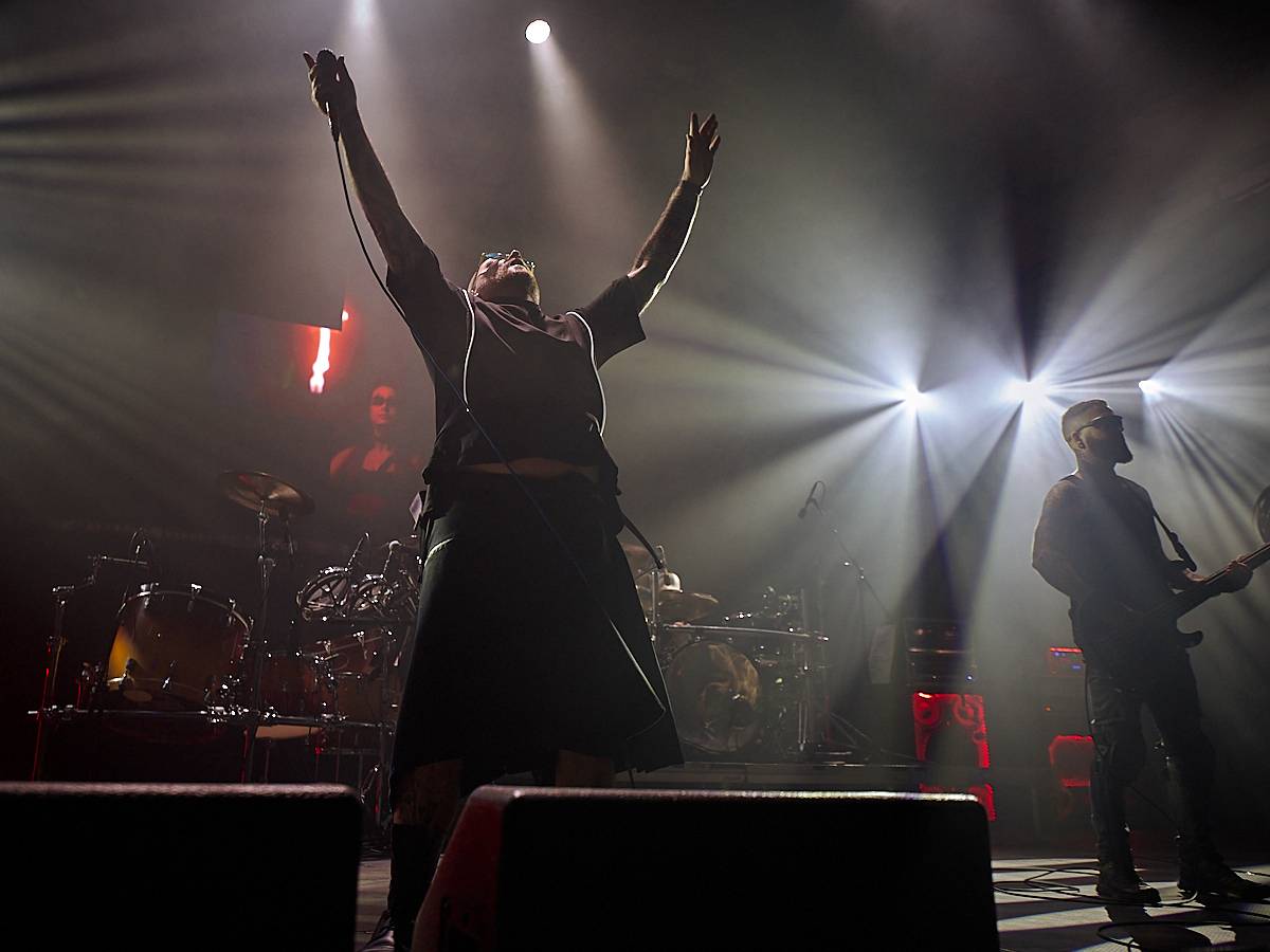 Vyprodaná Zllucerna shořela. Cocotte Minute odehráli s hosty Stellvris svůj doposud největší koncert