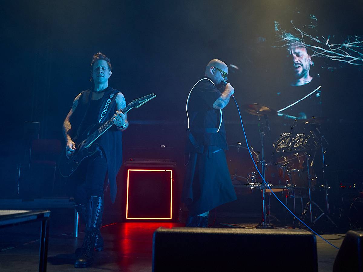 Vyprodaná Zllucerna shořela. Cocotte Minute odehráli s hosty Stellvris svůj doposud největší koncert