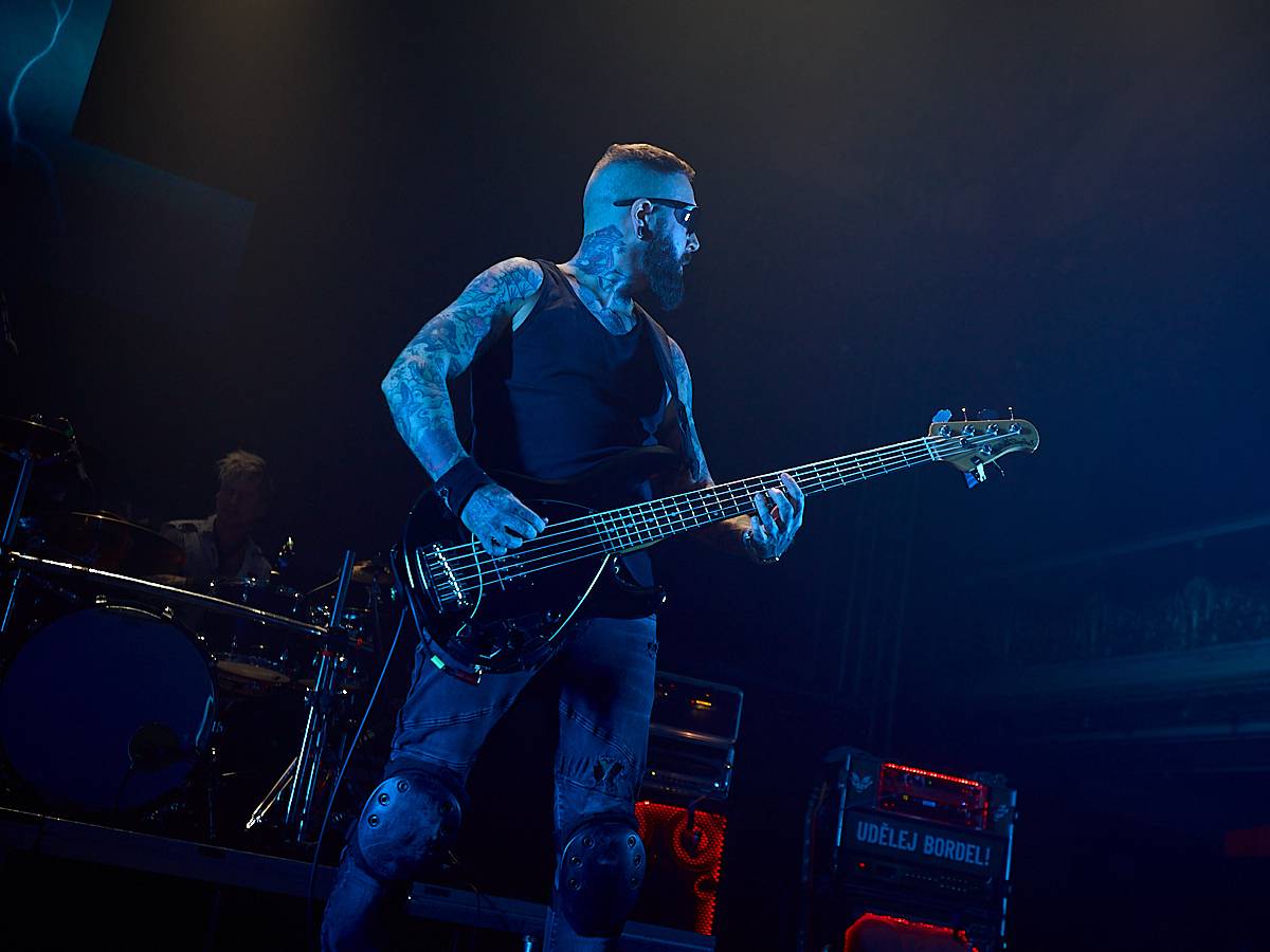 Vyprodaná Zllucerna shořela. Cocotte Minute odehráli s hosty Stellvris svůj doposud největší koncert