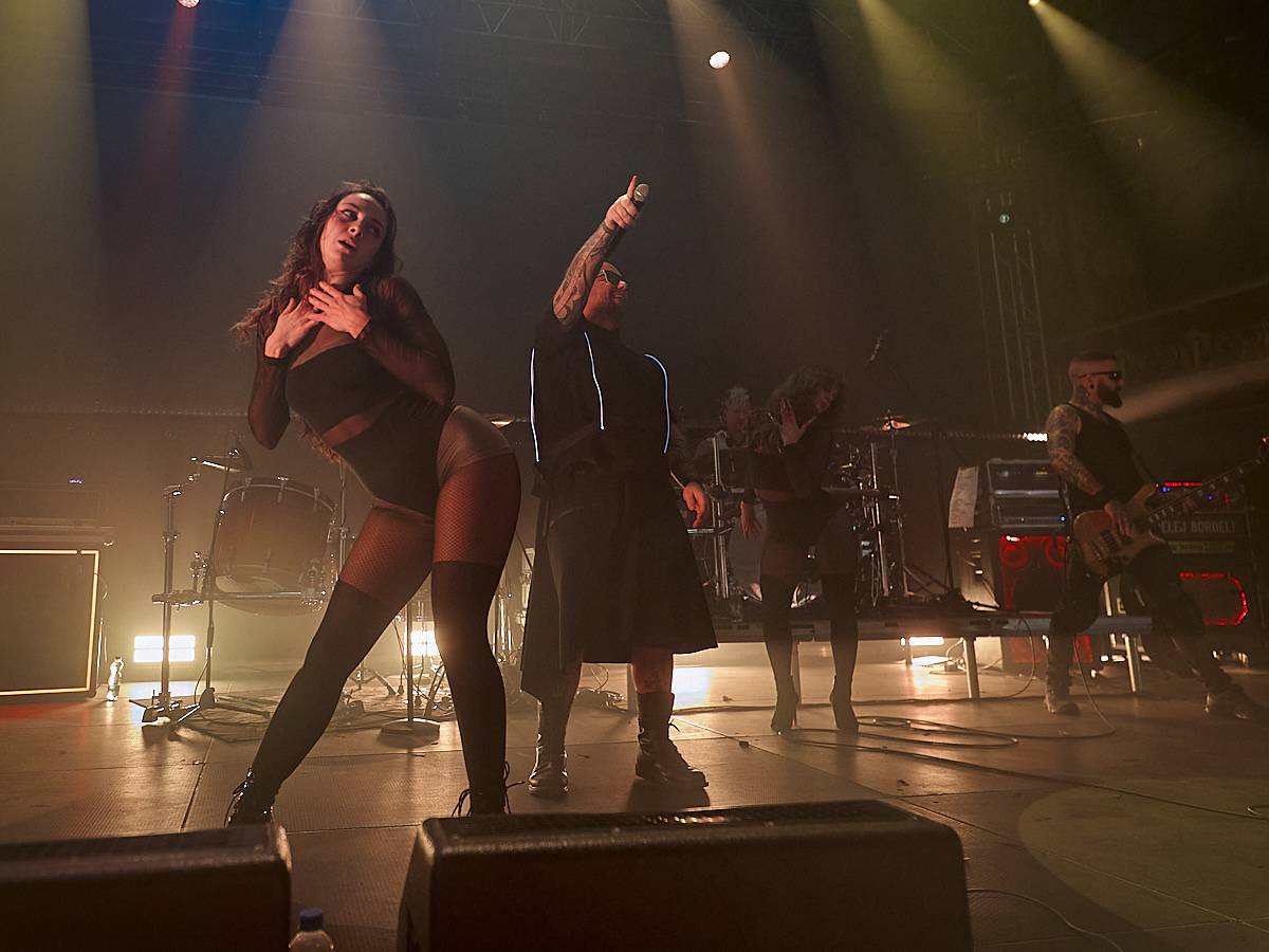 Vyprodaná Zllucerna shořela. Cocotte Minute odehráli s hosty Stellvris svůj doposud největší koncert