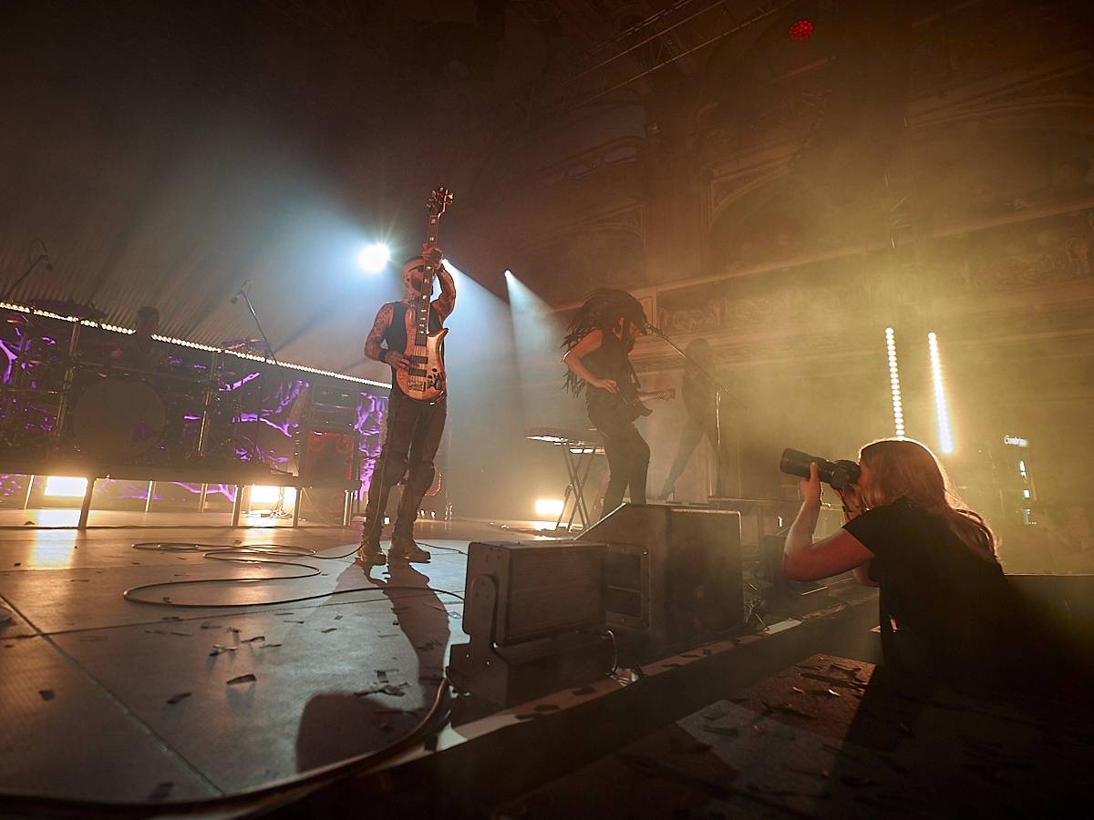 Vyprodaná Zllucerna shořela. Cocotte Minute odehráli s hosty Stellvris svůj doposud největší koncert