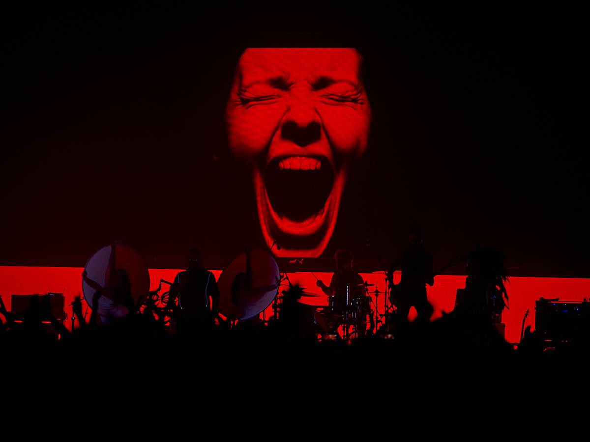 Vyprodaná Zllucerna shořela. Cocotte Minute odehráli s hosty Stellvris svůj doposud největší koncert