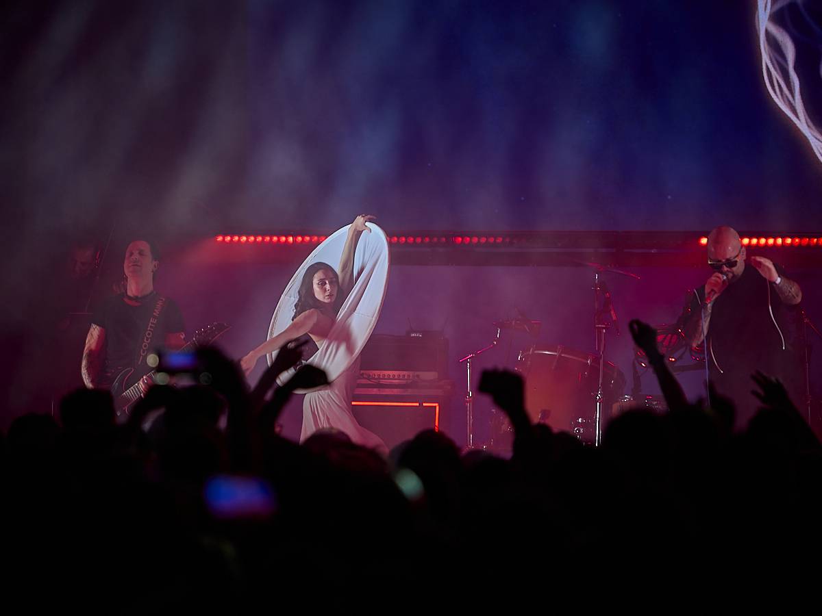 Vyprodaná Zllucerna shořela. Cocotte Minute odehráli s hosty Stellvris svůj doposud největší koncert