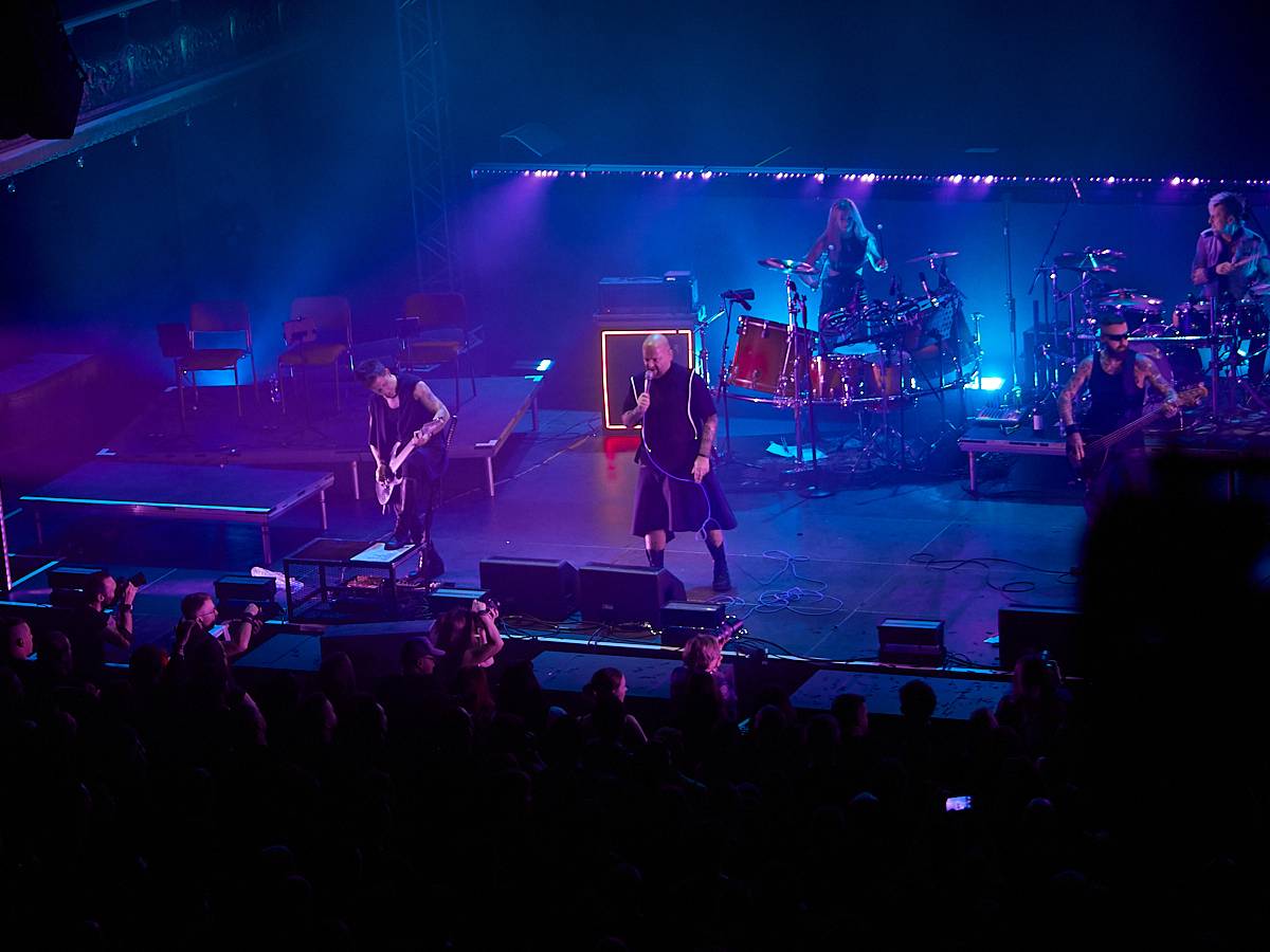 Vyprodaná Zllucerna shořela. Cocotte Minute odehráli s hosty Stellvris svůj doposud největší koncert