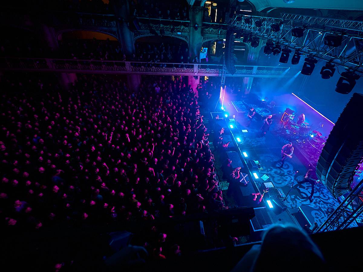 Vyprodaná Zllucerna shořela. Cocotte Minute odehráli s hosty Stellvris svůj doposud největší koncert