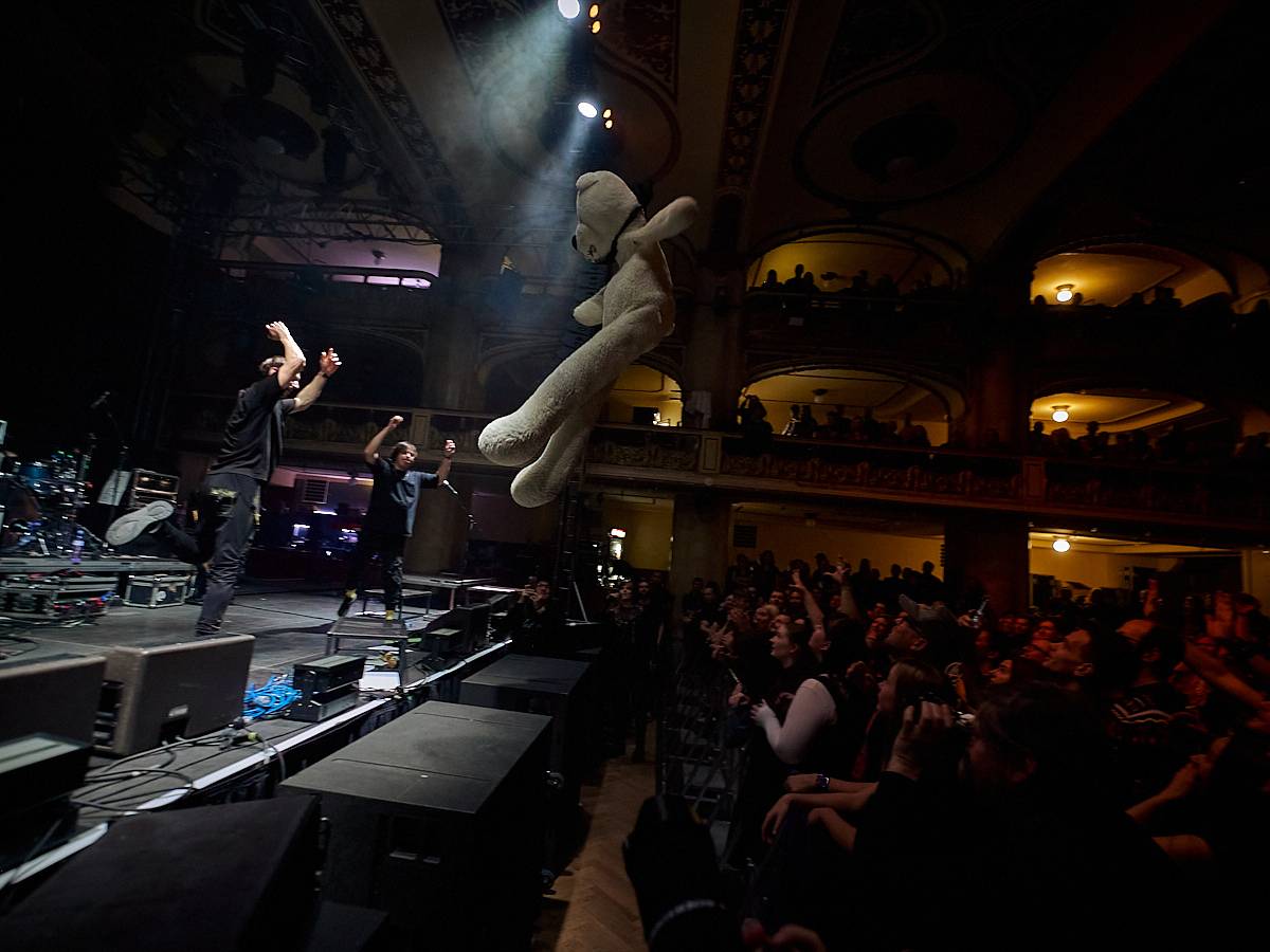 Vyprodaná Zllucerna shořela. Cocotte Minute odehráli s hosty Stellvris svůj doposud největší koncert