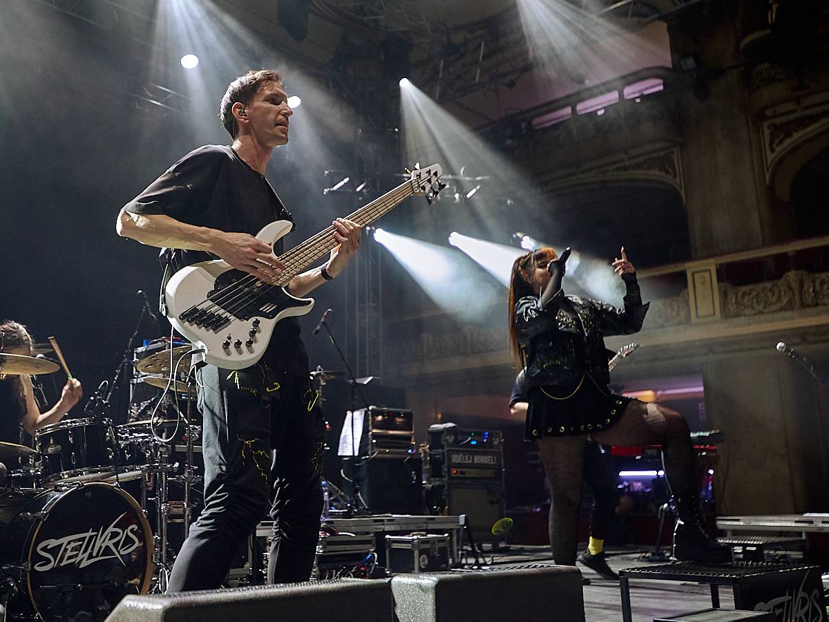 Vyprodaná Zllucerna shořela. Cocotte Minute odehráli s hosty Stellvris svůj doposud největší koncert