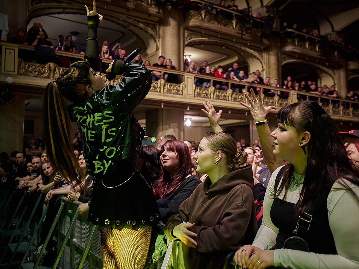 Vyprodaná Zllucerna shořela. Cocotte Minute odehráli s hosty Stellvris svůj doposud největší koncert