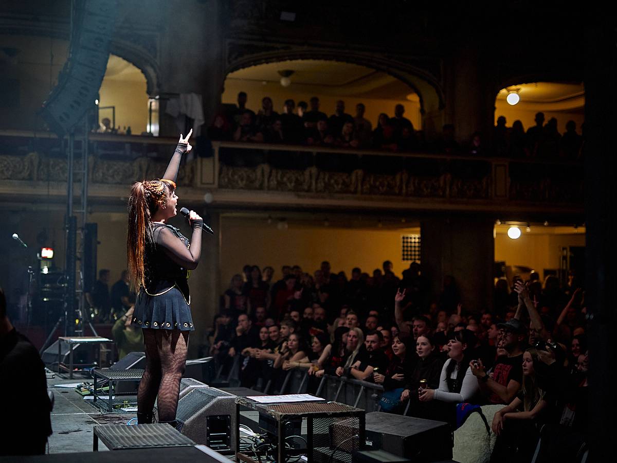 Vyprodaná Zllucerna shořela. Cocotte Minute odehráli s hosty Stellvris svůj doposud největší koncert