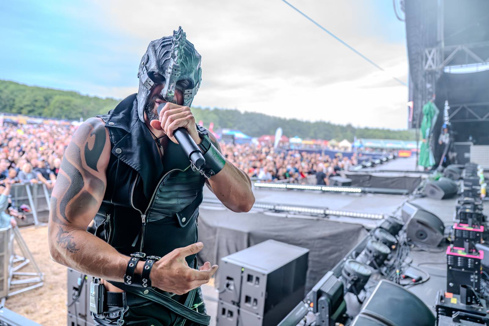 Rok 2025 objektivem fotografů | Z očí do fotoaparátu Jiřího Linharta. Fotil Dymytry, Pana Lynxe, Čechomor i Martu Jandovou