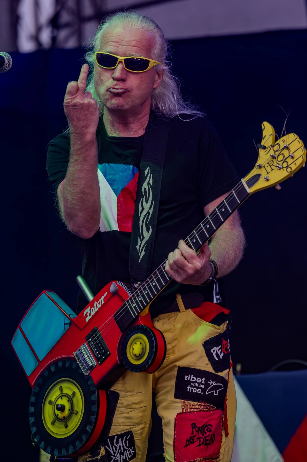 Rok 2025 objektivem fotografů | Z očí do fotoaparátu Jiřího Linharta. Fotil Dymytry, Pana Lynxe, Čechomor i Martu Jandovou