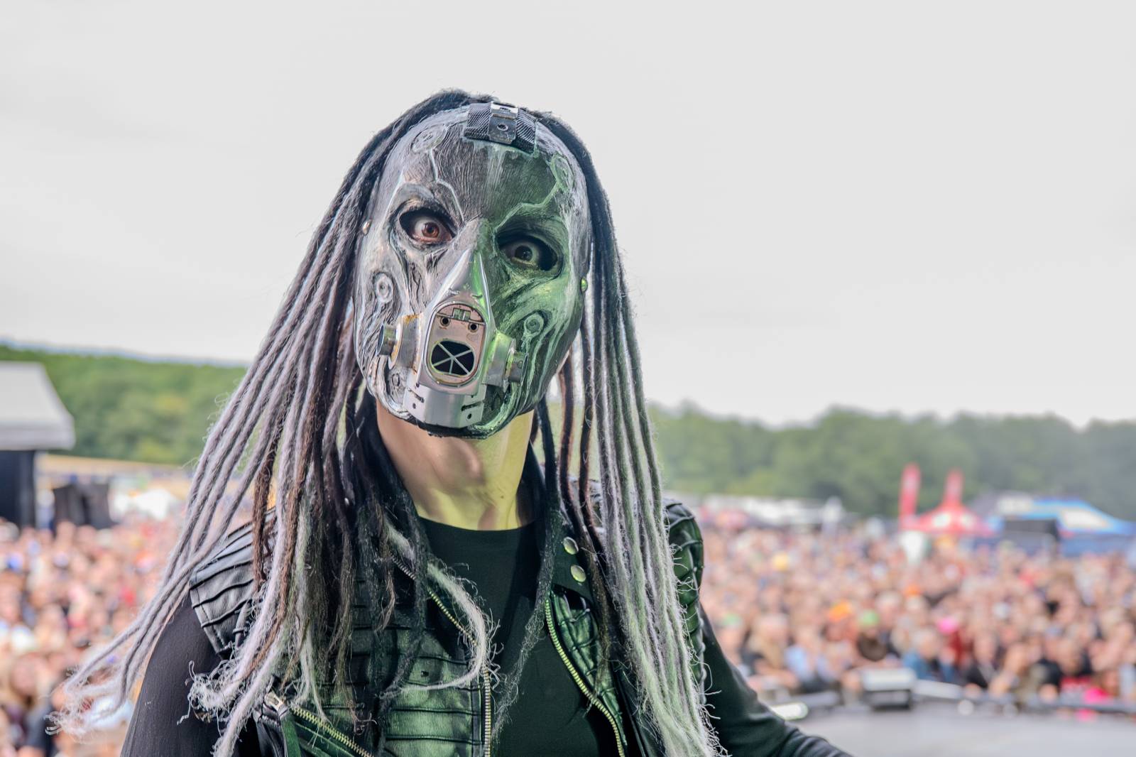 Rok 2025 objektivem fotografů | Z očí do fotoaparátu Jiřího Linharta. Fotil Dymytry, Pana Lynxe, Čechomor i Martu Jandovou