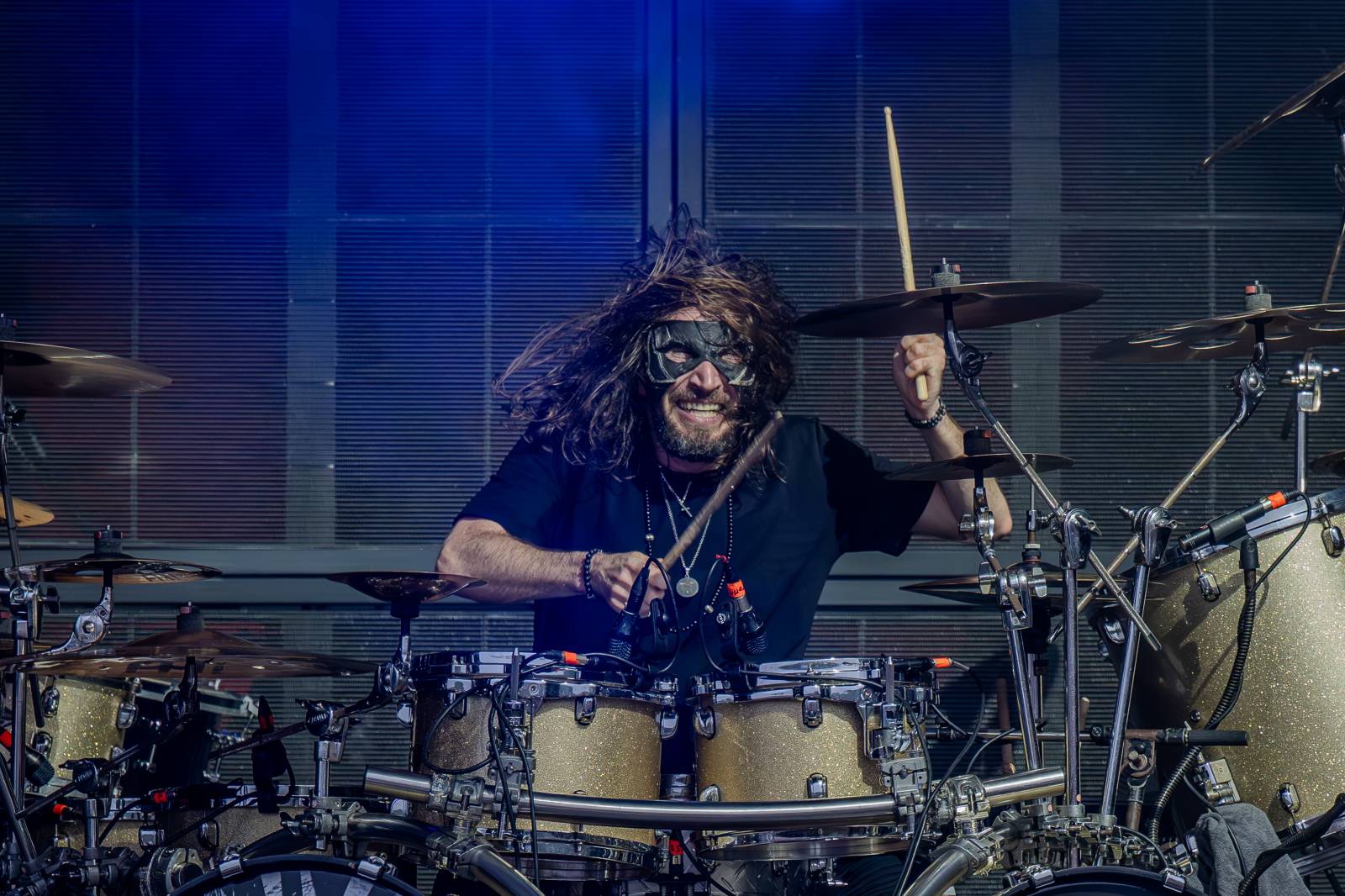 Rok 2025 objektivem fotografů | Z očí do fotoaparátu Jiřího Linharta. Fotil Dymytry, Pana Lynxe, Čechomor i Martu Jandovou