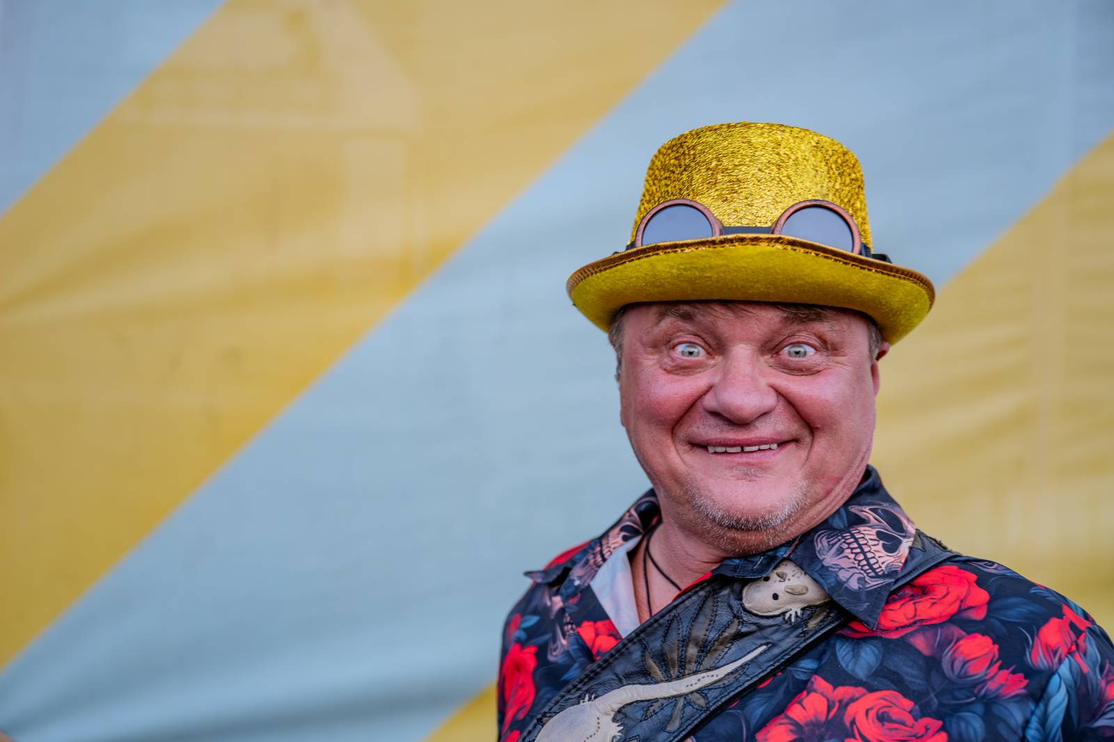 Rok 2025 objektivem fotografů | Z očí do fotoaparátu Jiřího Linharta. Fotil Dymytry, Pana Lynxe, Čechomor i Martu Jandovou