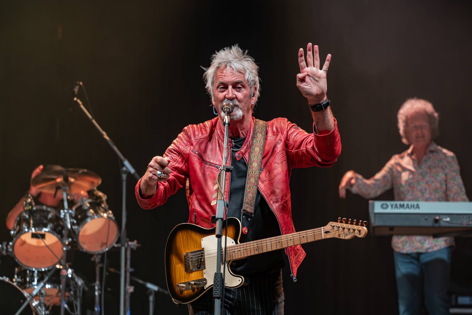 Rok 2025 objektivem fotografů | Z očí do fotoaparátu Jiřího Linharta. Fotil Dymytry, Pana Lynxe, Čechomor i Martu Jandovou