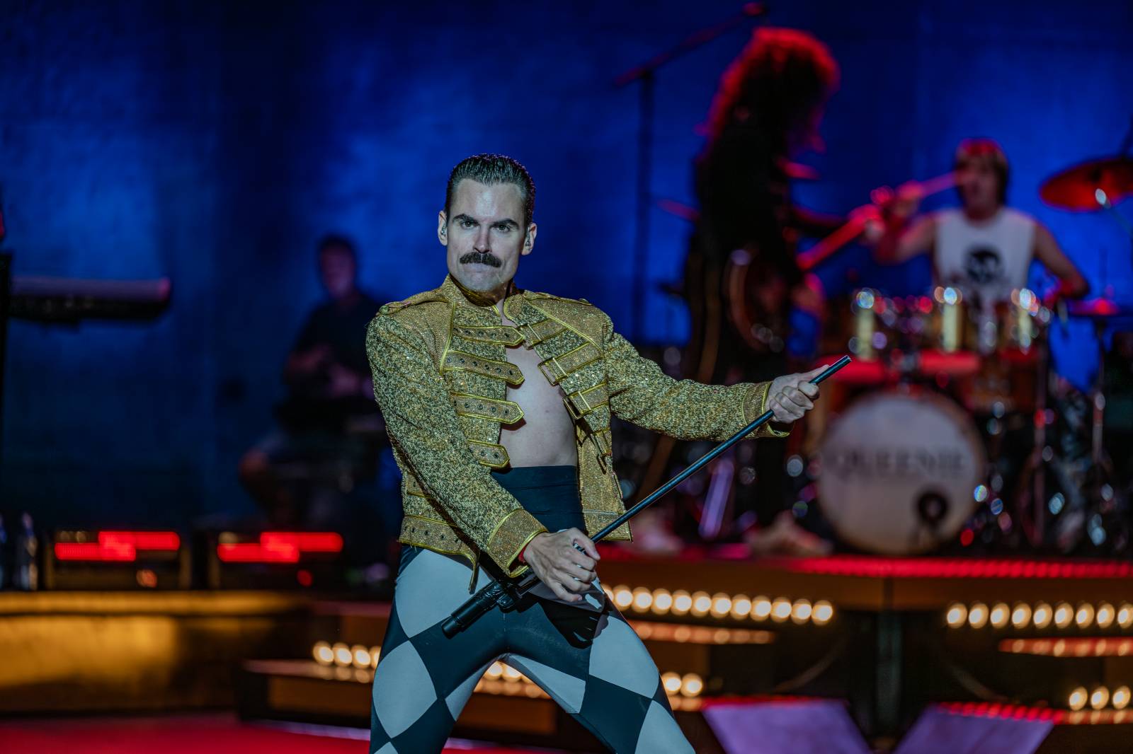 Rok 2025 objektivem fotografů | Z očí do fotoaparátu Jiřího Linharta. Fotil Dymytry, Pana Lynxe, Čechomor i Martu Jandovou