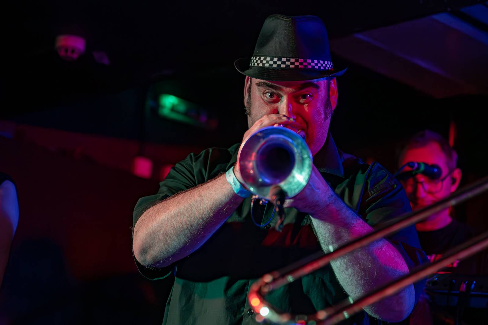 Rok 2025 objektivem fotografů | Z očí do fotoaparátu Jiřího Linharta. Fotil Dymytry, Pana Lynxe, Čechomor i Martu Jandovou