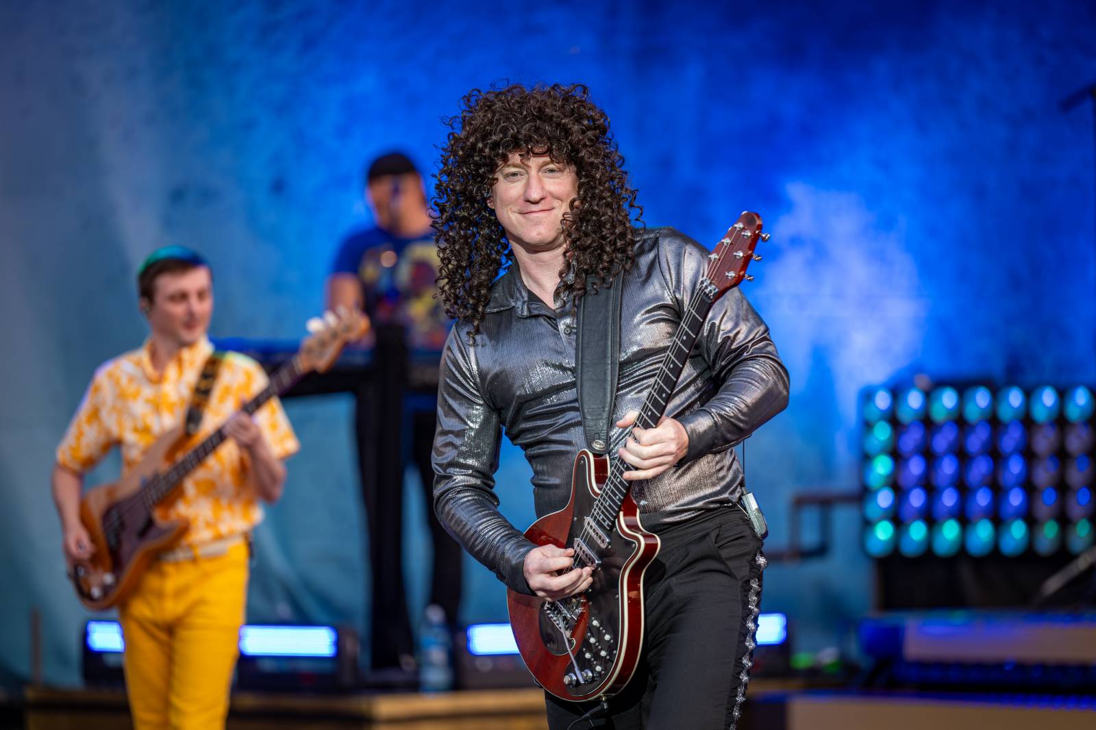 Rok 2025 objektivem fotografů | Z očí do fotoaparátu Jiřího Linharta. Fotil Dymytry, Pana Lynxe, Čechomor i Martu Jandovou