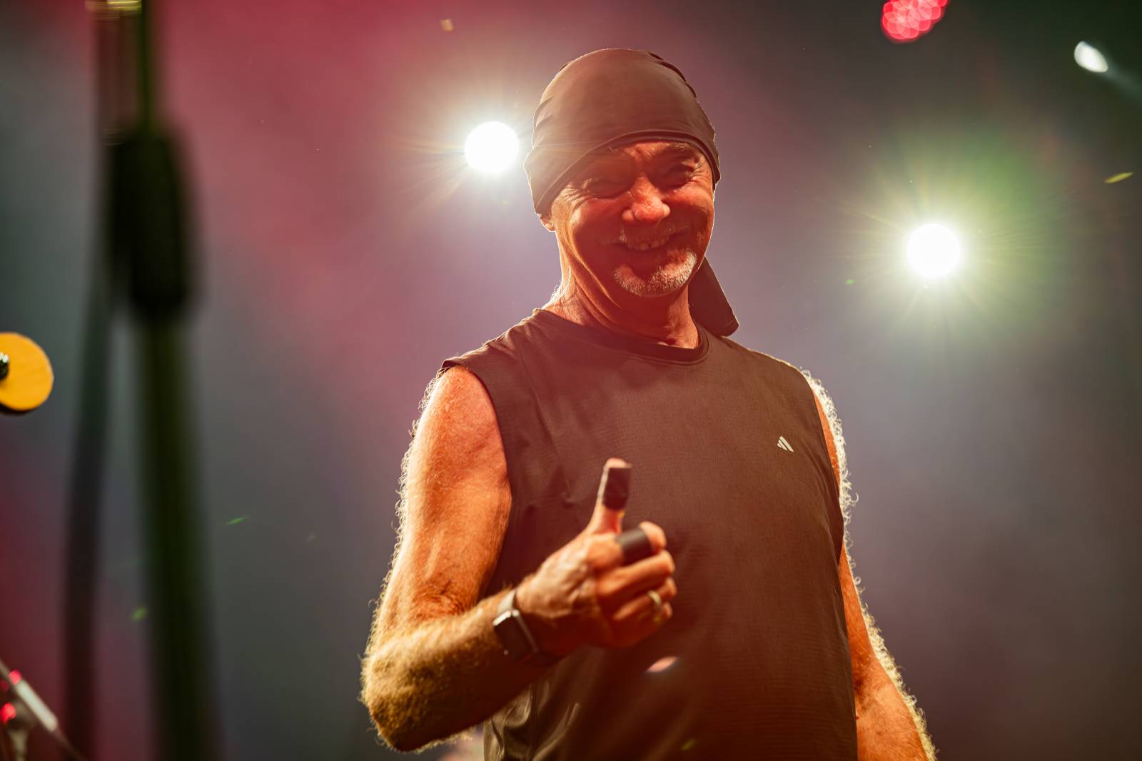 Rok 2025 objektivem fotografů | Z očí do fotoaparátu Jiřího Linharta. Fotil Dymytry, Pana Lynxe, Čechomor i Martu Jandovou