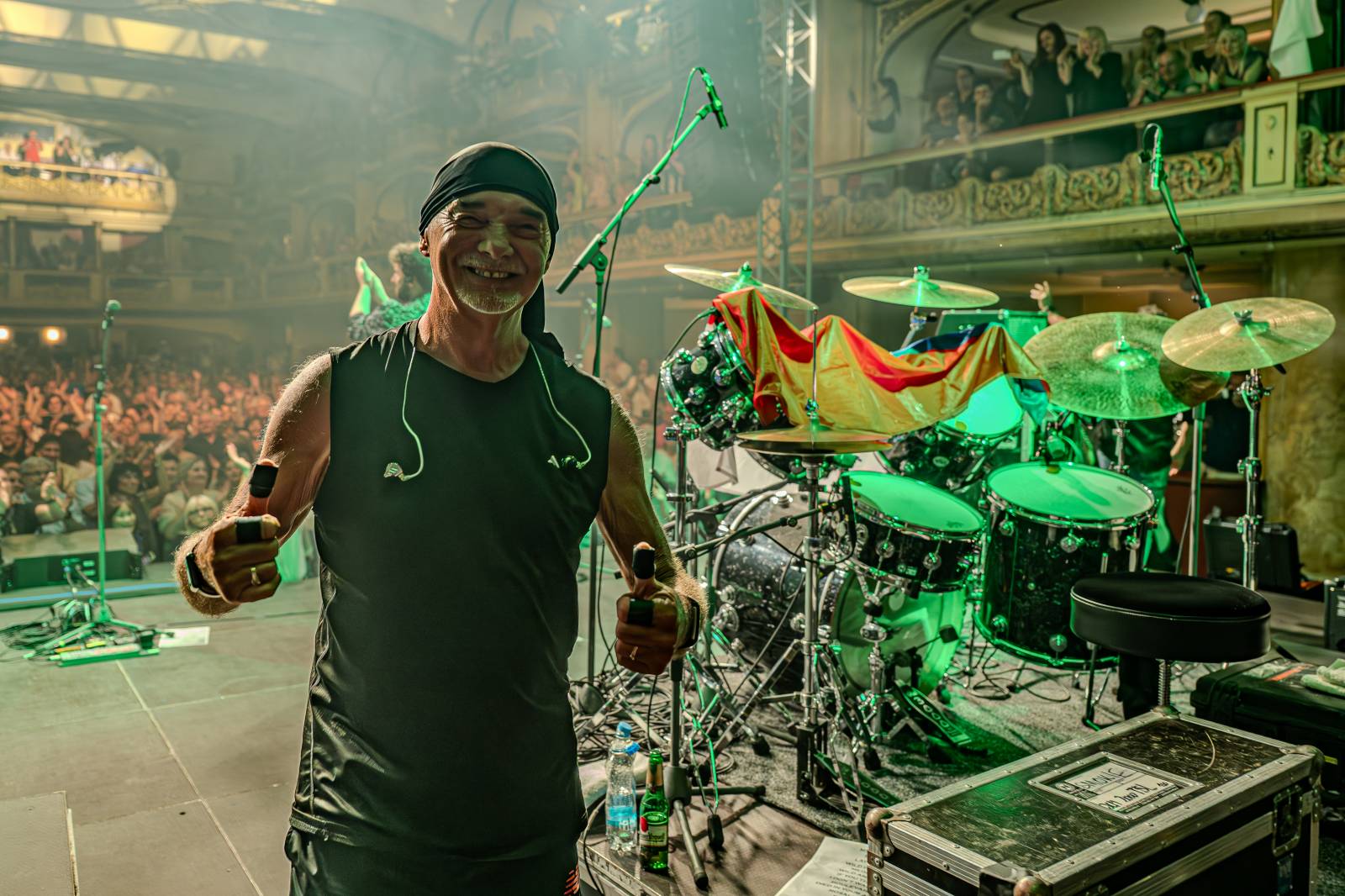 Rok 2025 objektivem fotografů | Z očí do fotoaparátu Jiřího Linharta. Fotil Dymytry, Pana Lynxe, Čechomor i Martu Jandovou