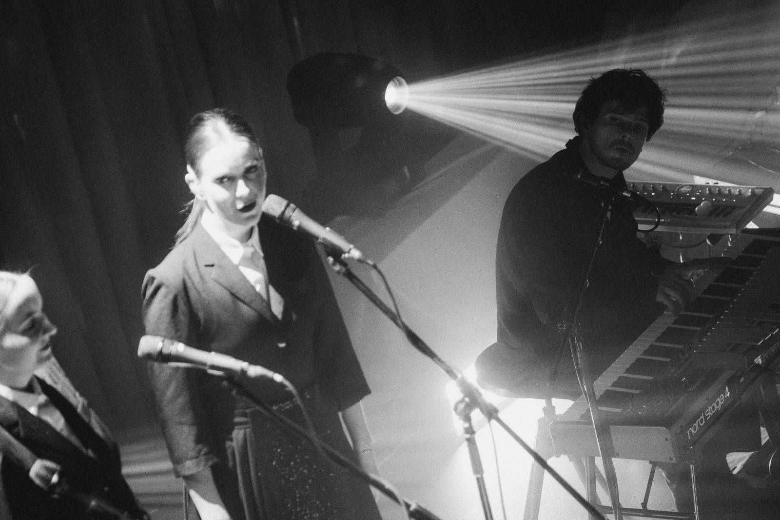 Folklor, alternativa a silné emoce: Billy Barman a SL'UK připravili v plné Arše+ povedenou show