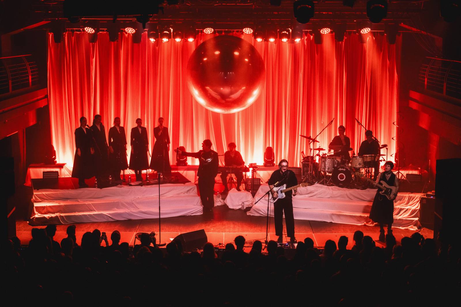 Folklor, alternativa a silné emoce: Billy Barman a SL'UK připravili v plné Arše+ povedenou show