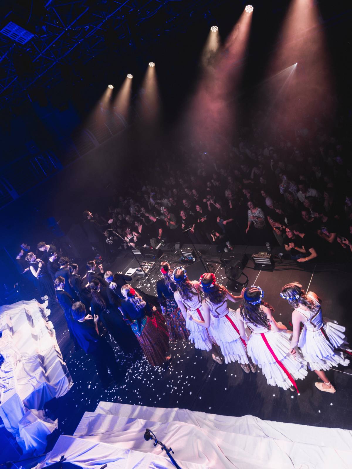 Folklor, alternativa a silné emoce: Billy Barman a SL'UK připravili v plné Arše+ povedenou show