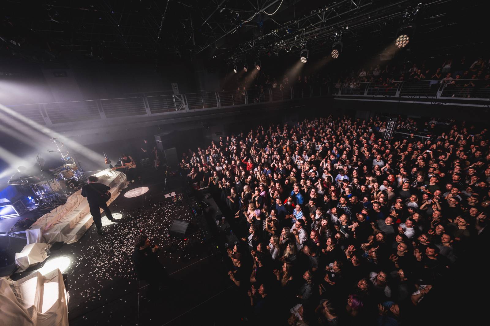 Folklor, alternativa a silné emoce: Billy Barman a SL'UK připravili v plné Arše+ povedenou show