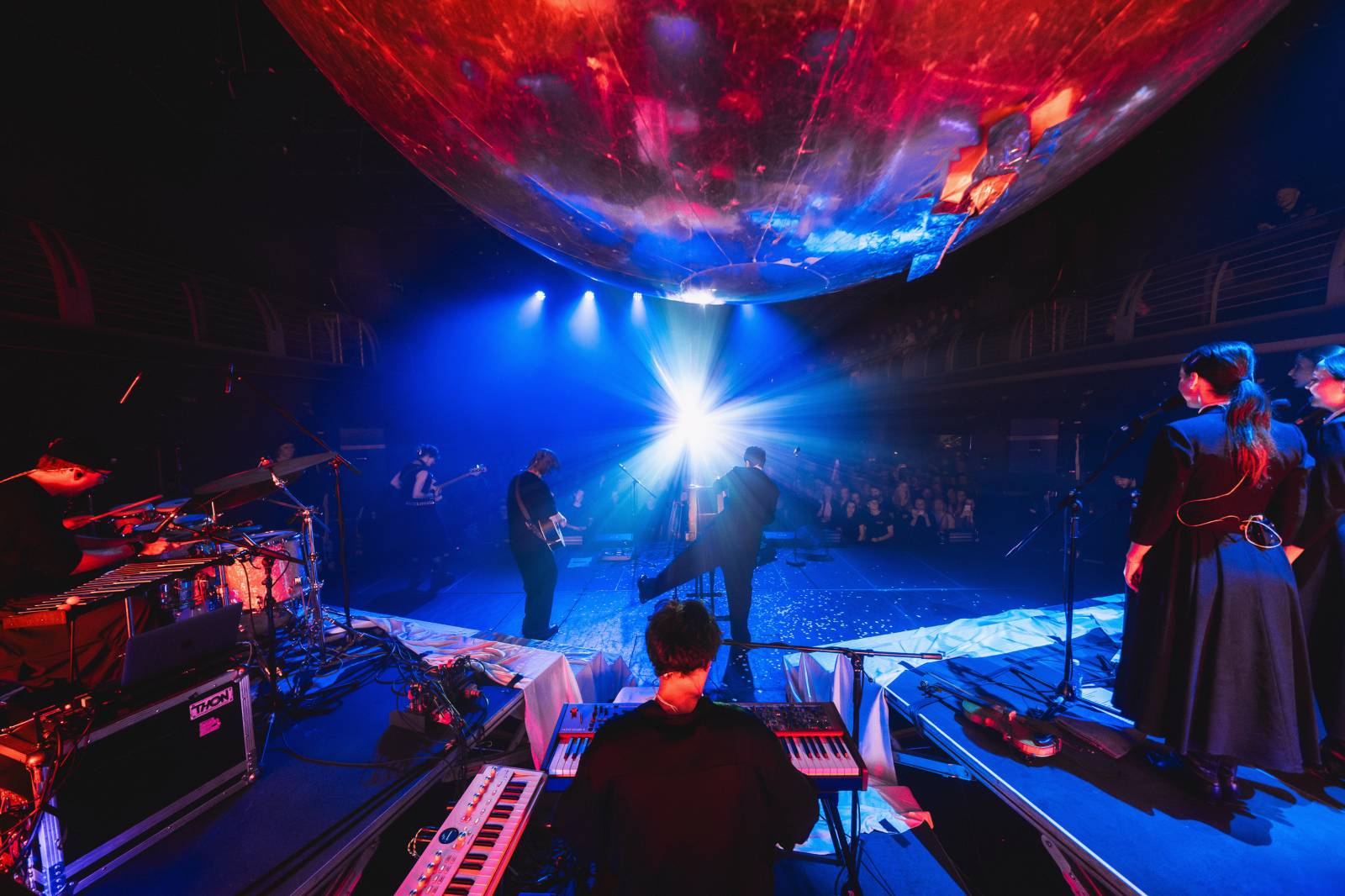 Folklor, alternativa a silné emoce: Billy Barman a SL'UK připravili v plné Arše+ povedenou show