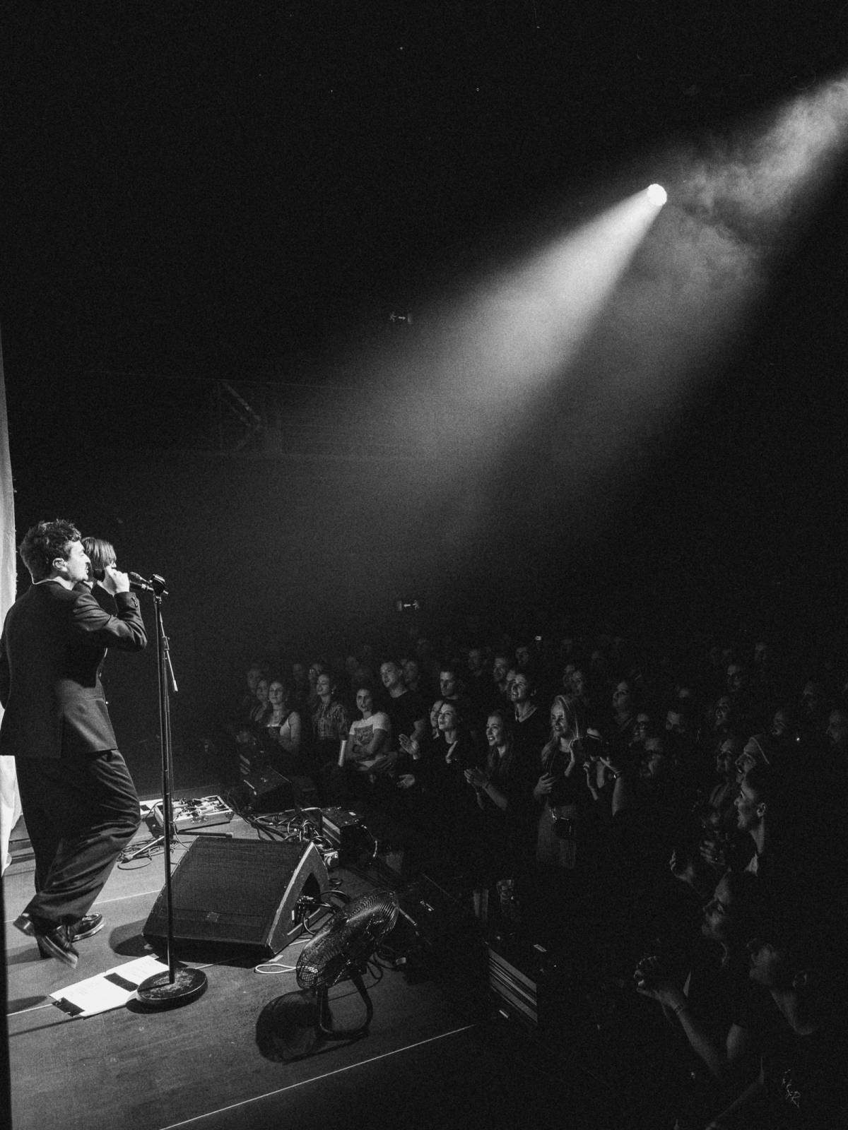 Folklor, alternativa a silné emoce: Billy Barman a SL'UK připravili v plné Arše+ povedenou show