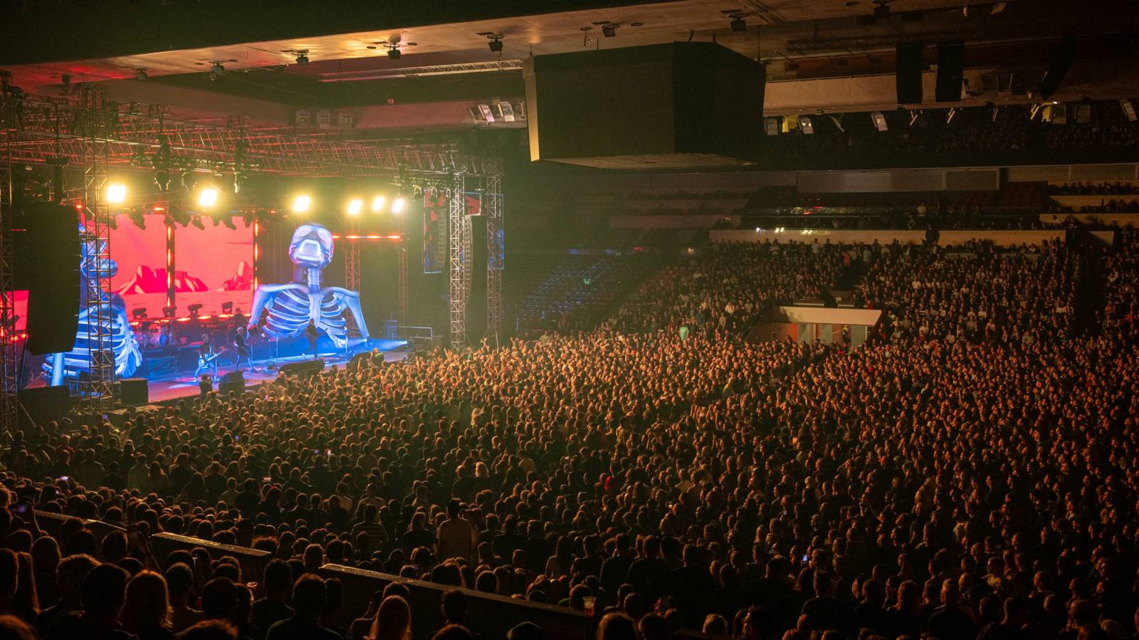 Rok 2025 objektivem fotografů | Jan Urbánek fotil pro Tři sestry, vyrazil i na poslední koncert J.A.R. a festival Rock for People