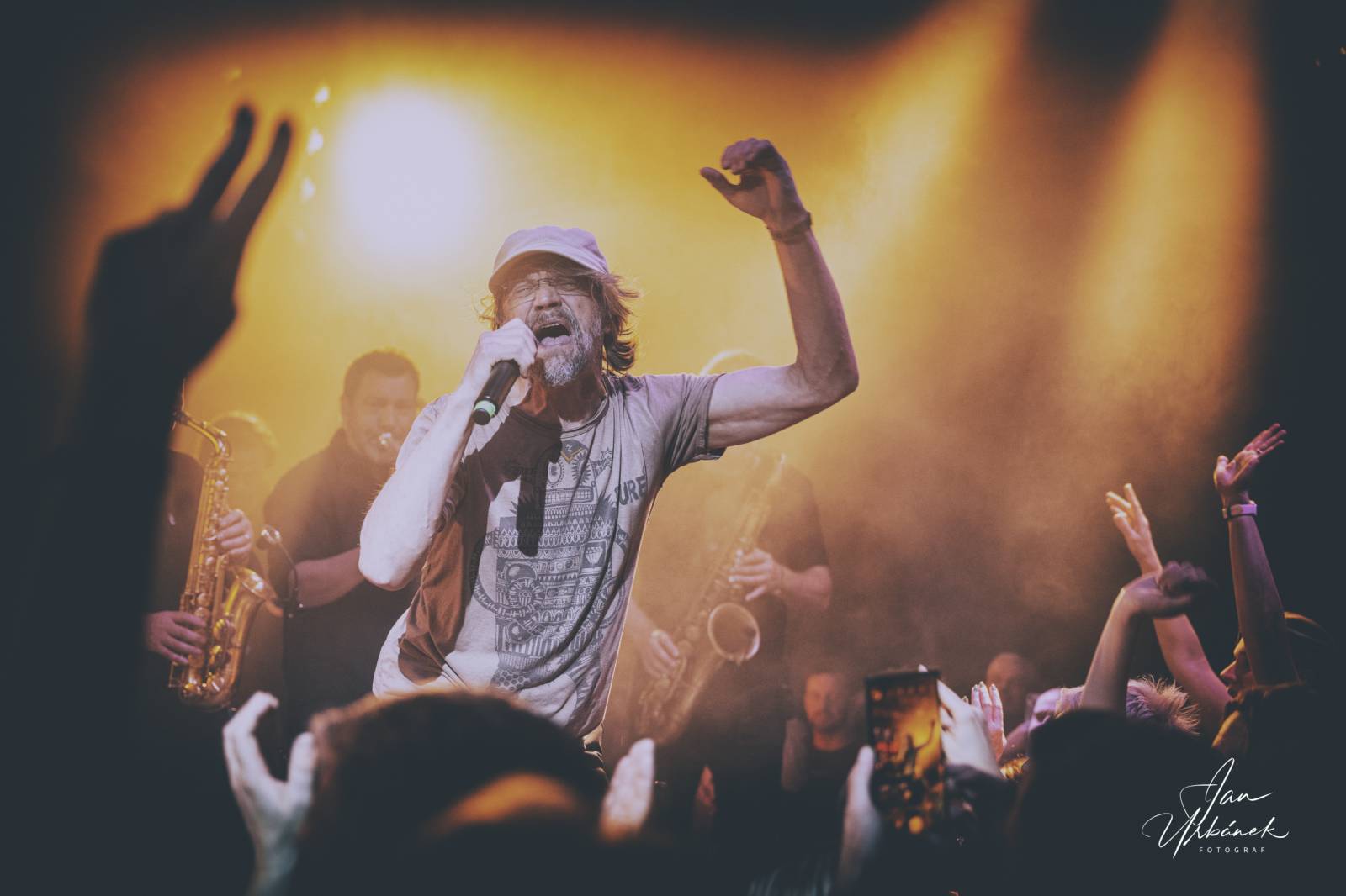 Rok 2025 objektivem fotografů | Jan Urbánek fotil pro Tři sestry, vyrazil i na poslední koncert J.A.R. a festival Rock for People