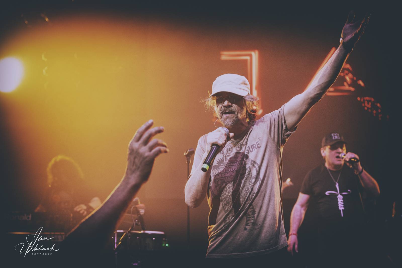 Rok 2025 objektivem fotografů | Jan Urbánek fotil pro Tři sestry, vyrazil i na poslední koncert J.A.R. a festival Rock for People