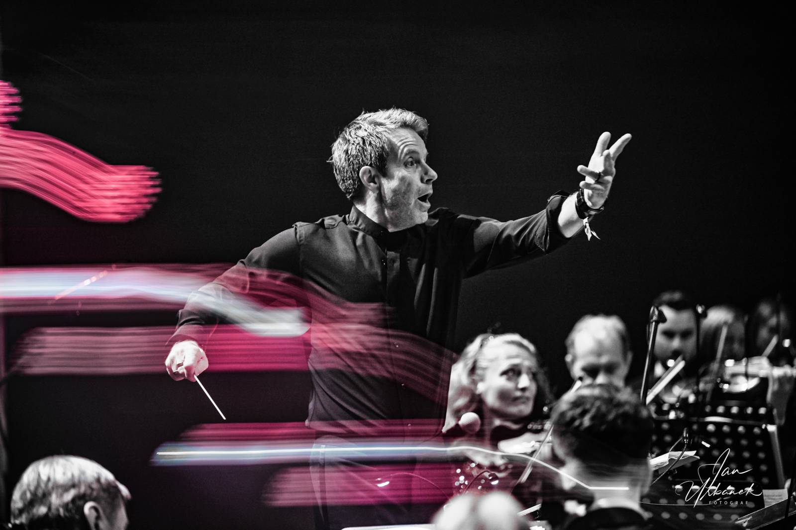 Rok 2025 objektivem fotografů | Jan Urbánek fotil pro Tři sestry, vyrazil i na poslední koncert J.A.R. a festival Rock for People