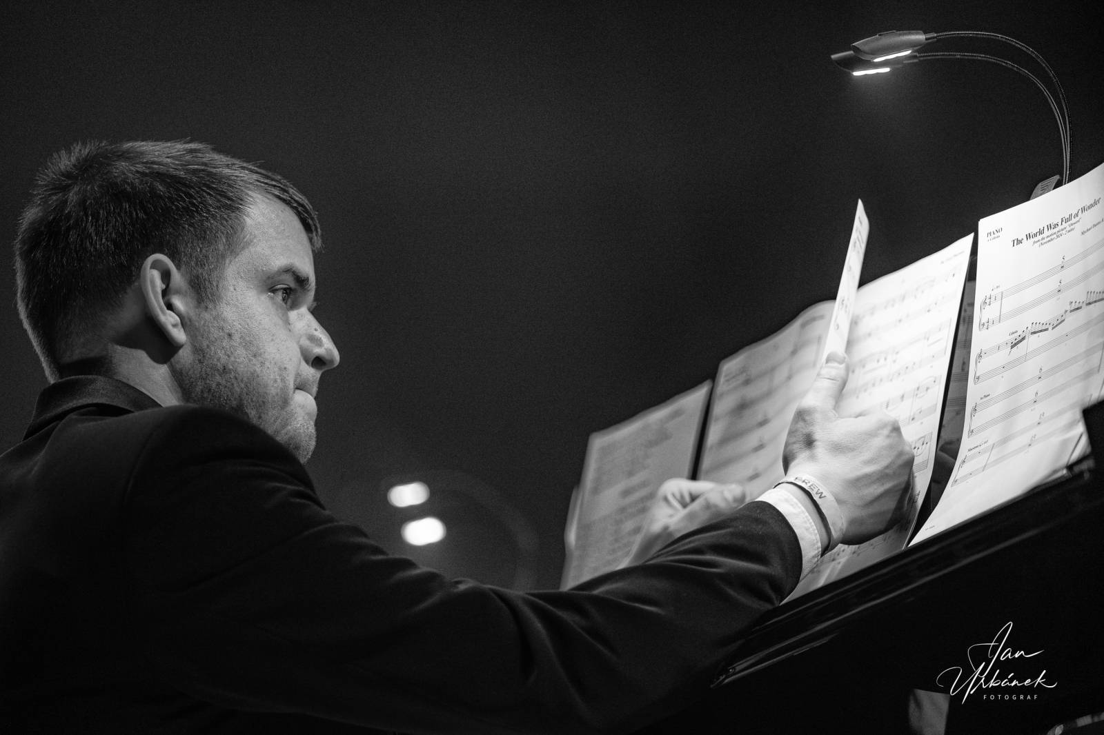 Rok 2025 objektivem fotografů | Jan Urbánek fotil pro Tři sestry, vyrazil i na poslední koncert J.A.R. a festival Rock for People