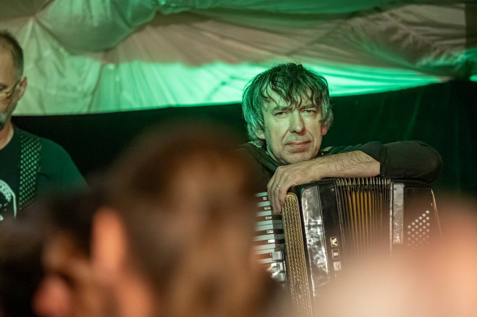 Rok 2025 objektivem fotografů | Jan Urbánek fotil pro Tři sestry, vyrazil i na poslední koncert J.A.R. a festival Rock for People