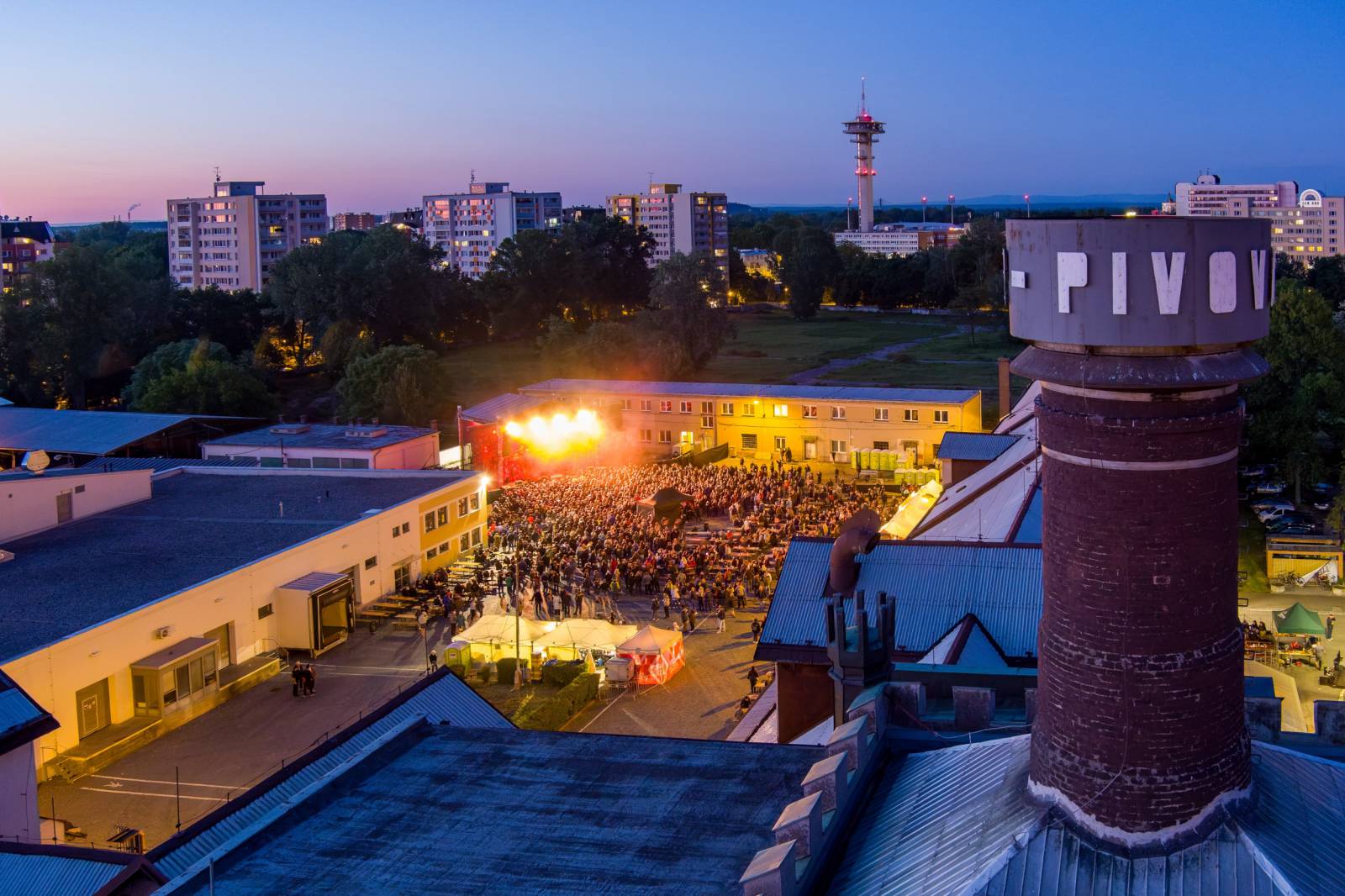 Rok 2025 objektivem fotografů | Jan Urbánek fotil pro Tři sestry, vyrazil i na poslední koncert J.A.R. a festival Rock for People