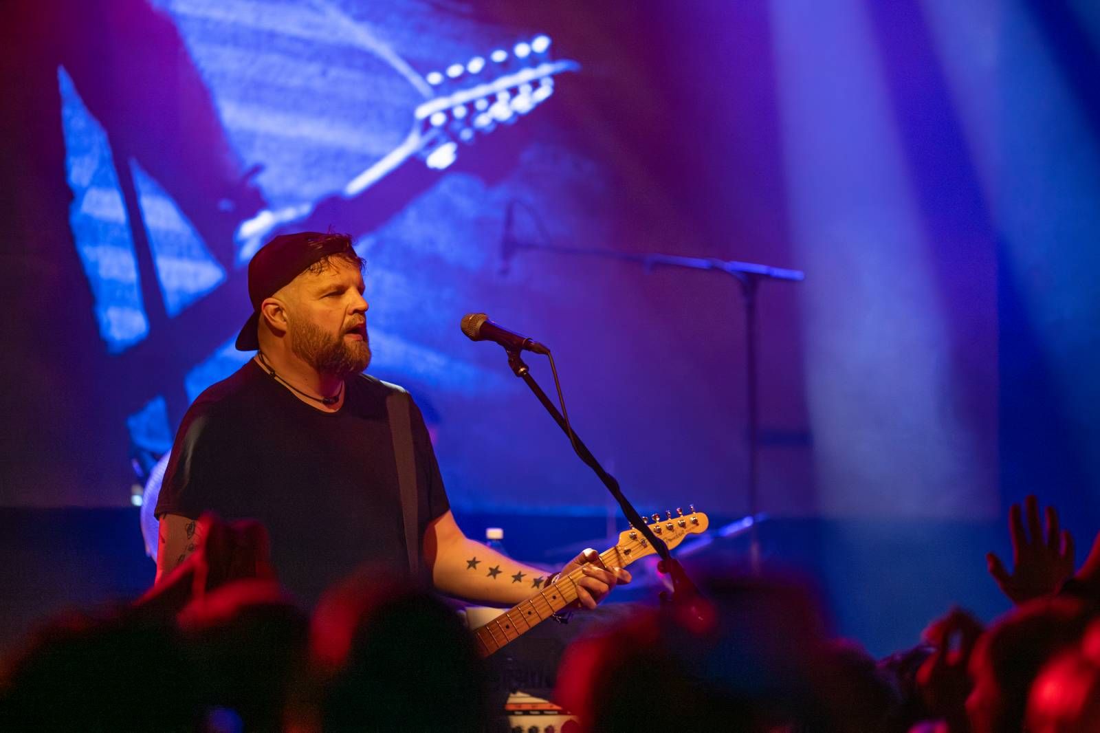 Vypsaná fiXa slaví dvacet let Krásy vesmírné. V Lucerna Music Baru zakončila podzimní část turné