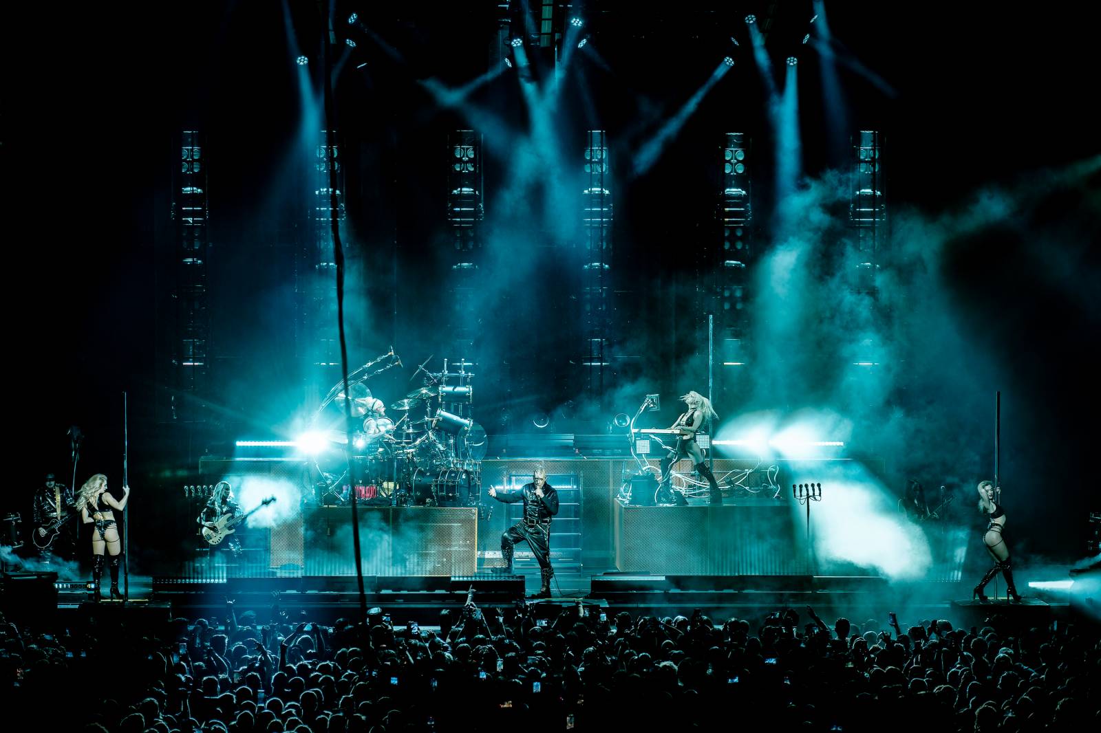 Till Lindemann v Praze opět provokoval. Fanoušky pozval do svého světa plného bizarností