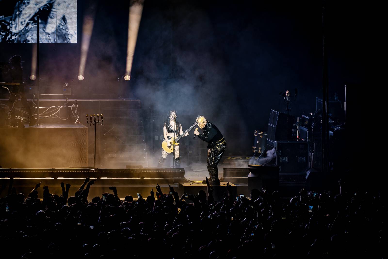 Till Lindemann v Praze opět provokoval. Fanoušky pozval do svého světa plného bizarností